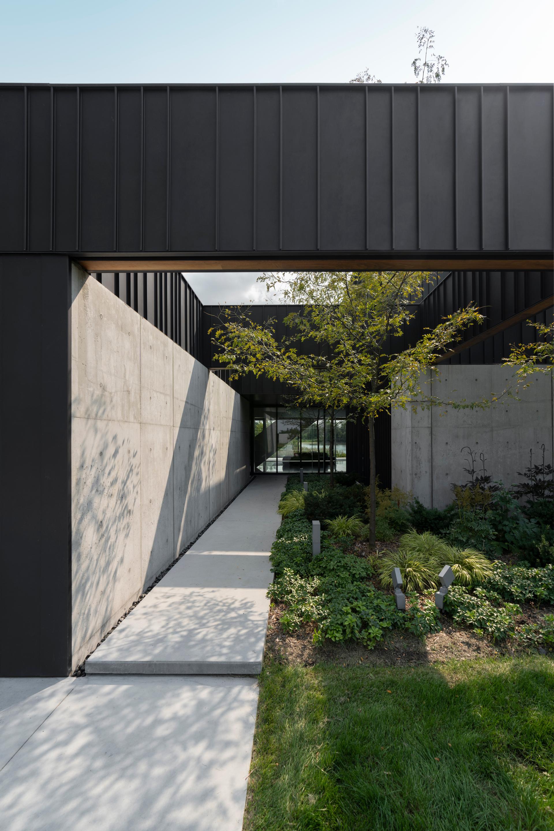 Terrebonne Residence - image 3