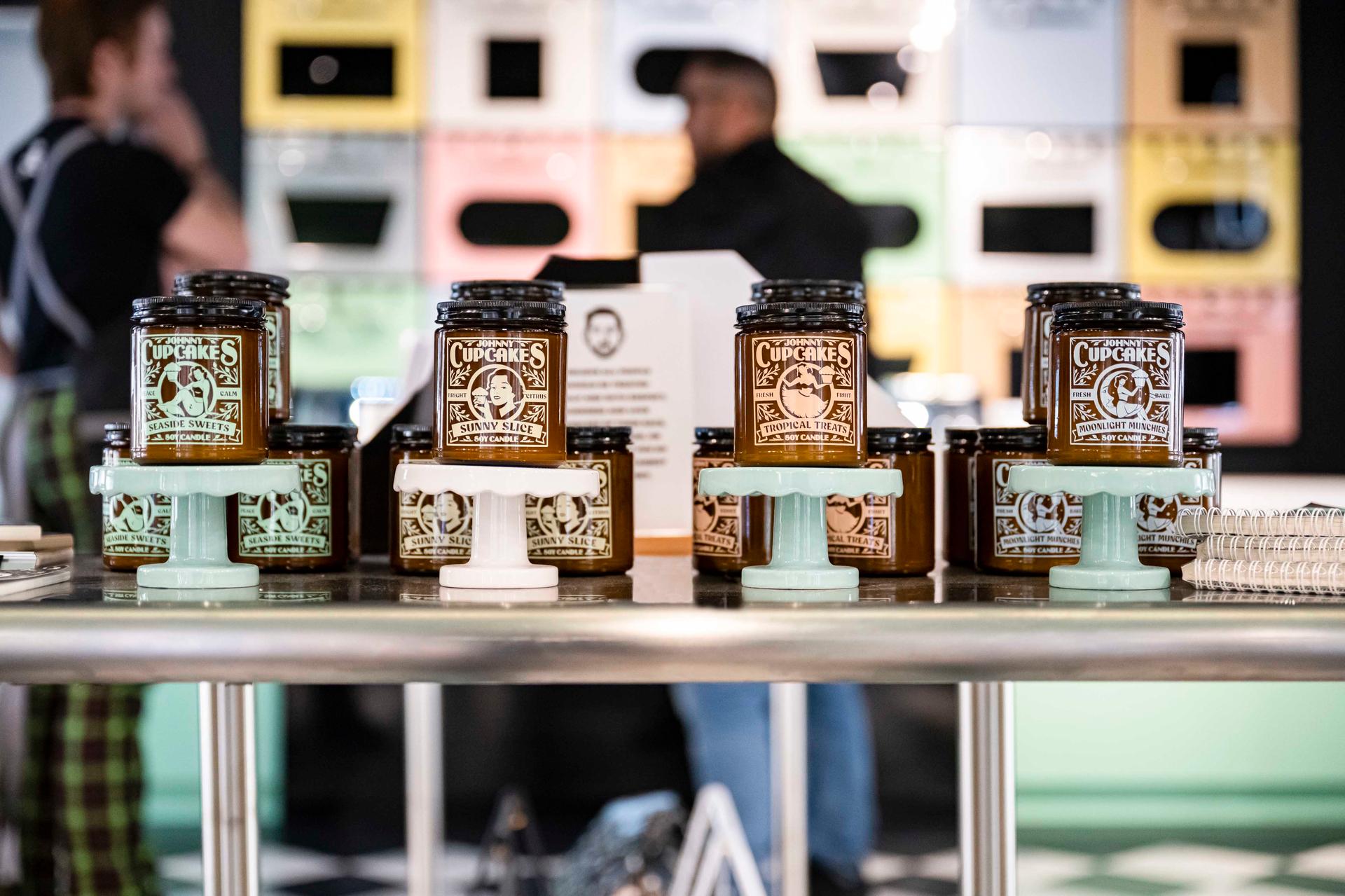 Johnny Cupcakes - image 7