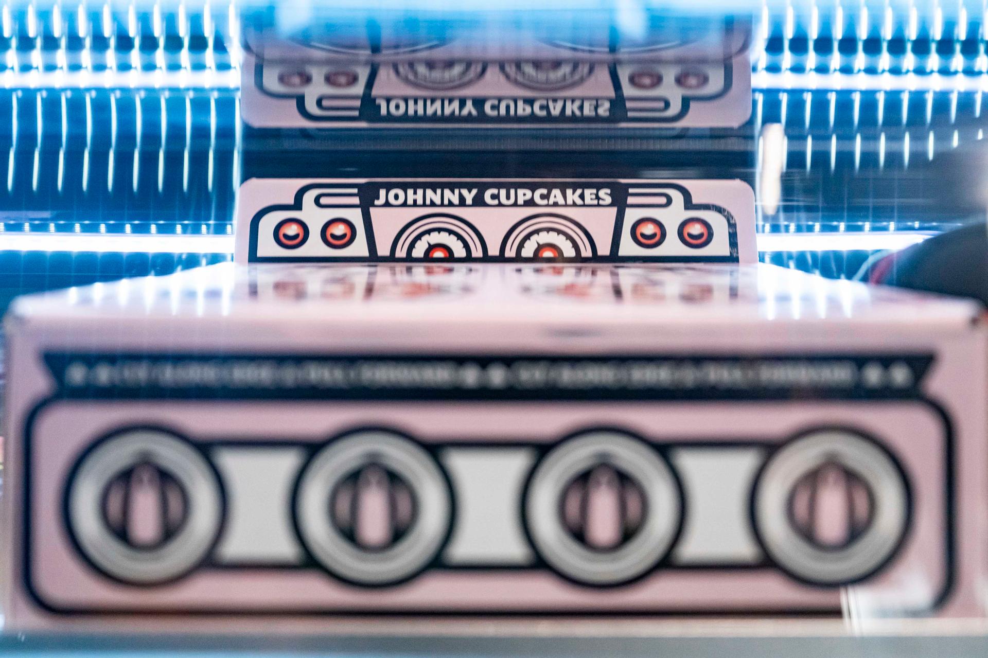 Johnny Cupcakes - image 9