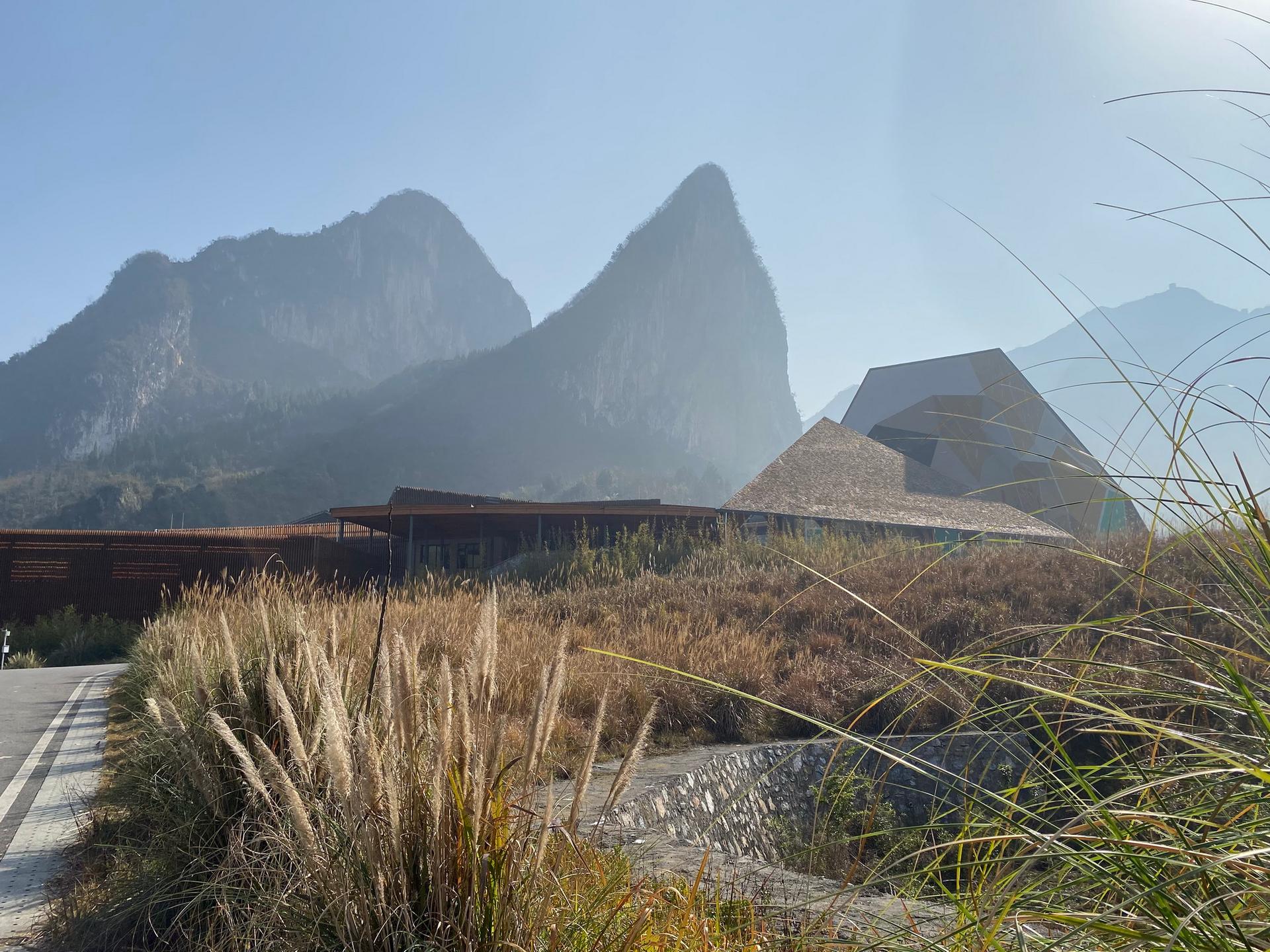 Getu Climbing Gymnasium of Ziyun - Twin Arch Timber Structure Salute to the Mountains - image 4