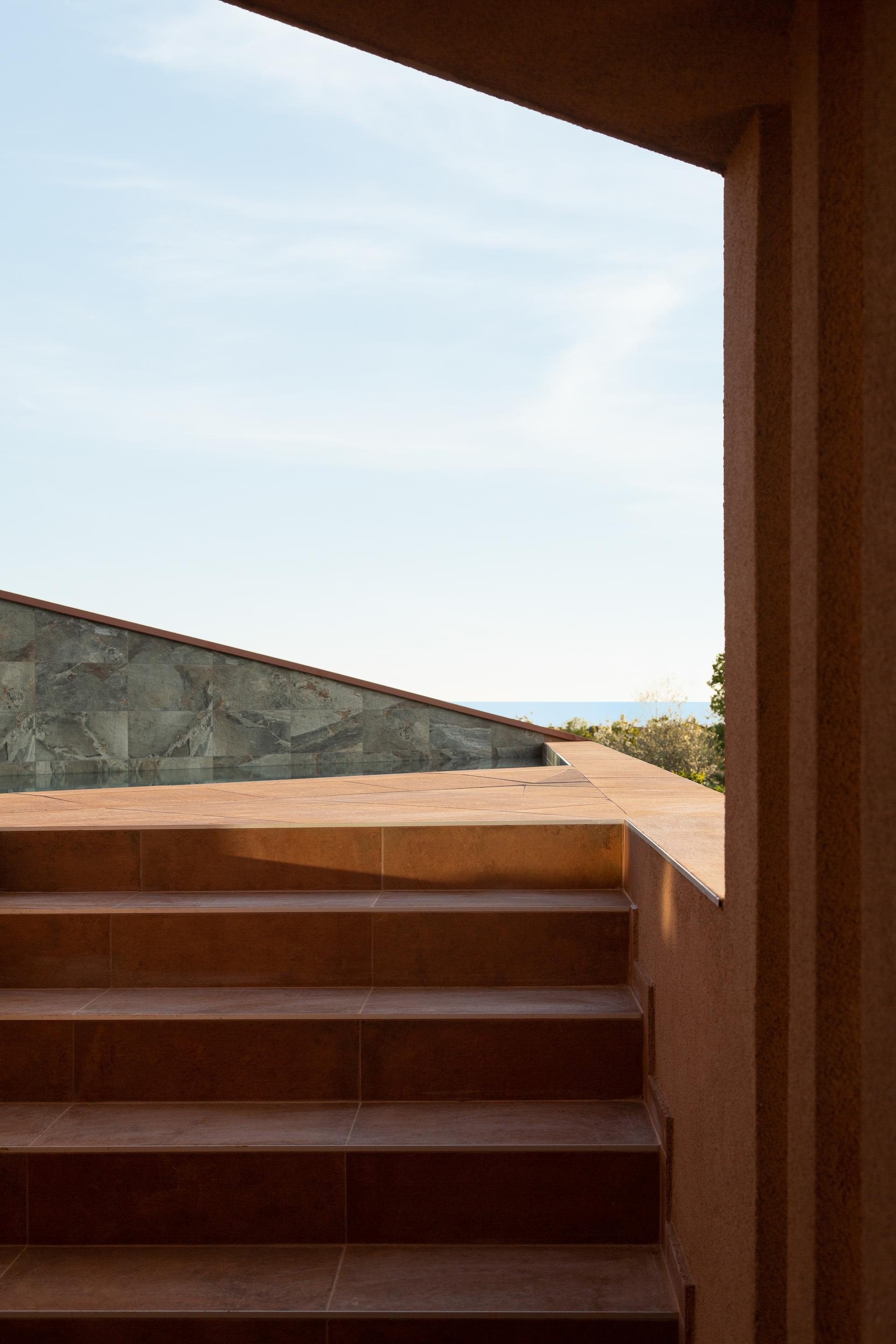 Red soil house - image 3