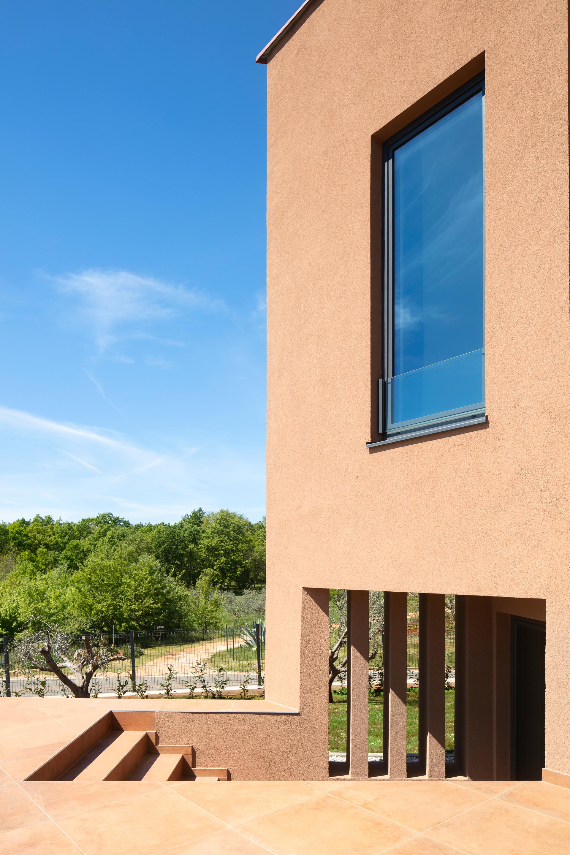 Red soil house - image 7