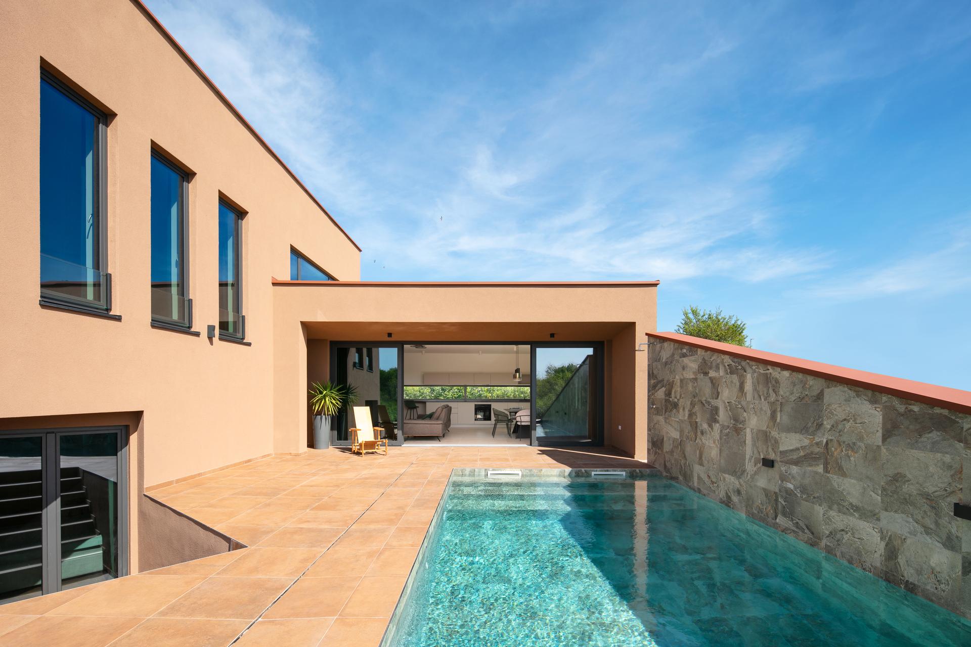 Red soil house - image 12