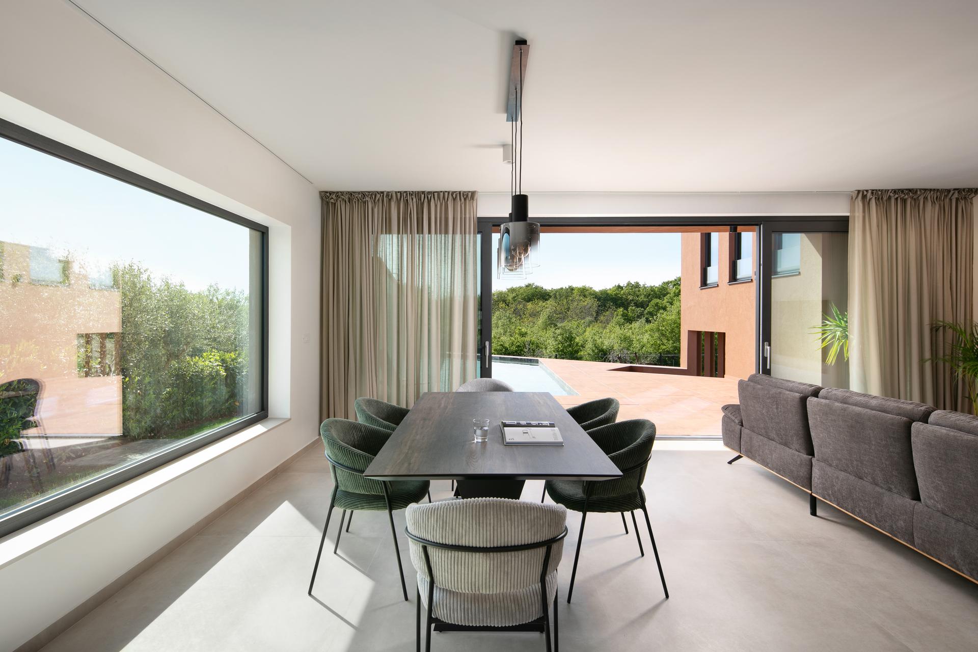 Red soil house - image 13