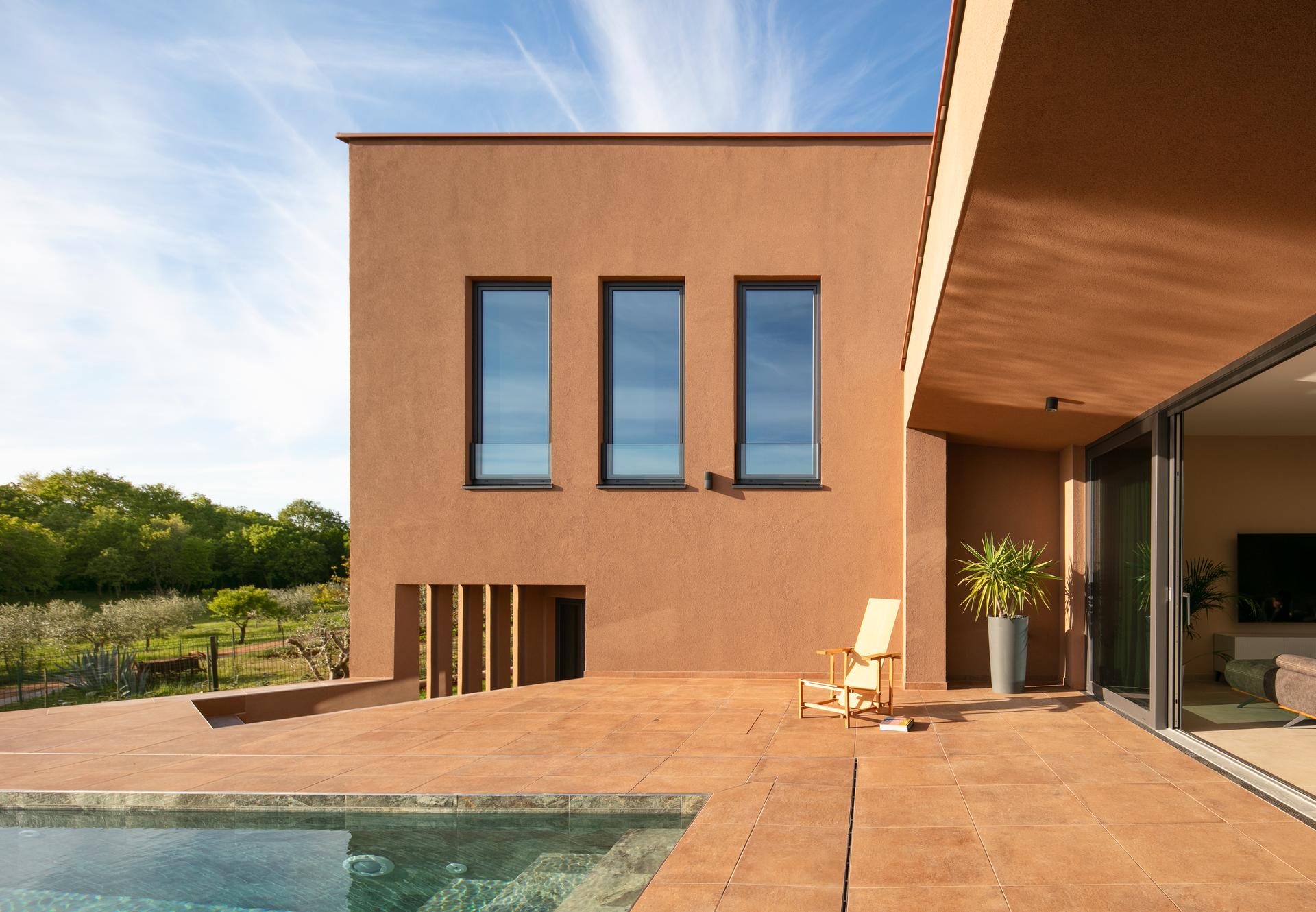 Red soil house - image 16