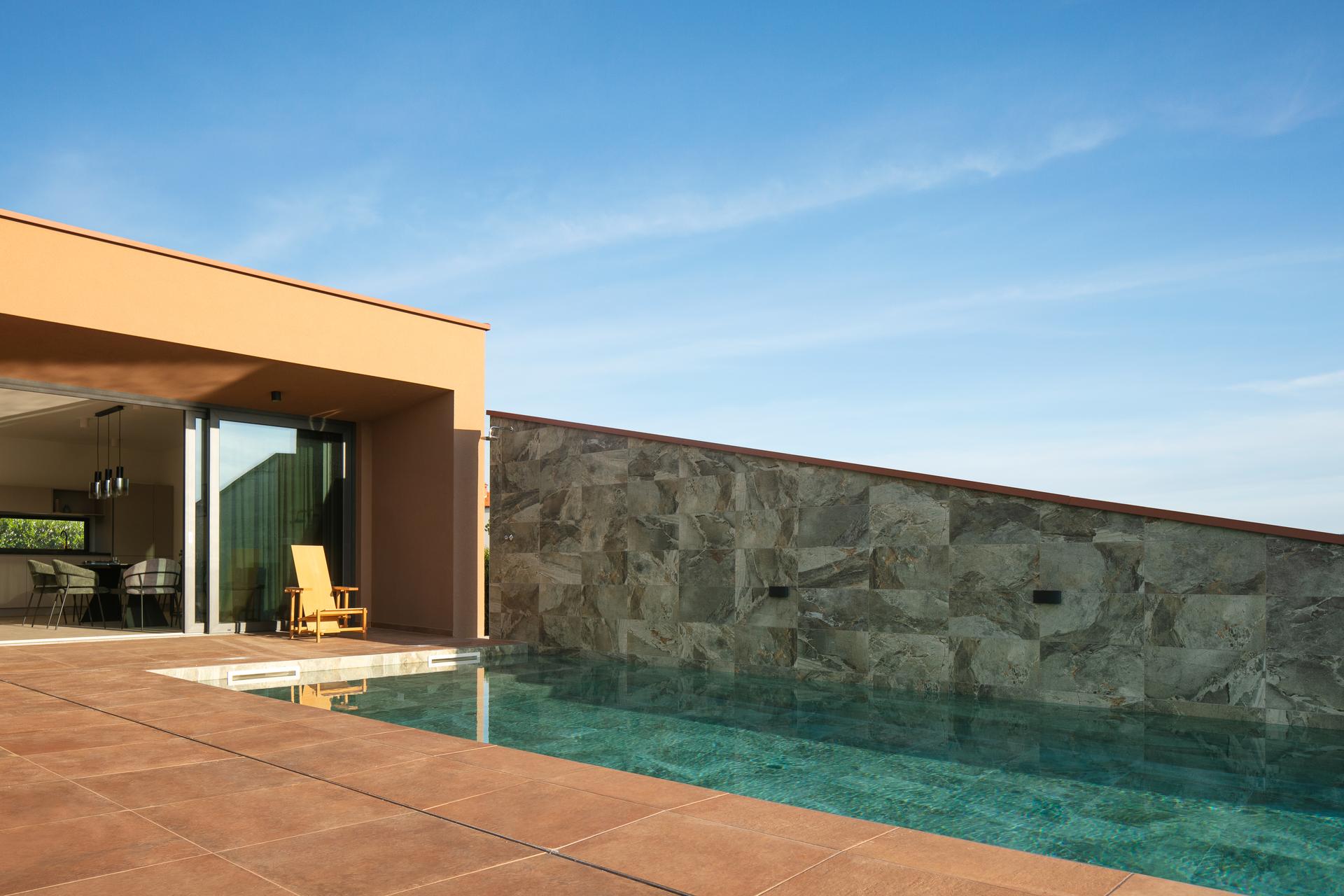 Red soil house - image 19