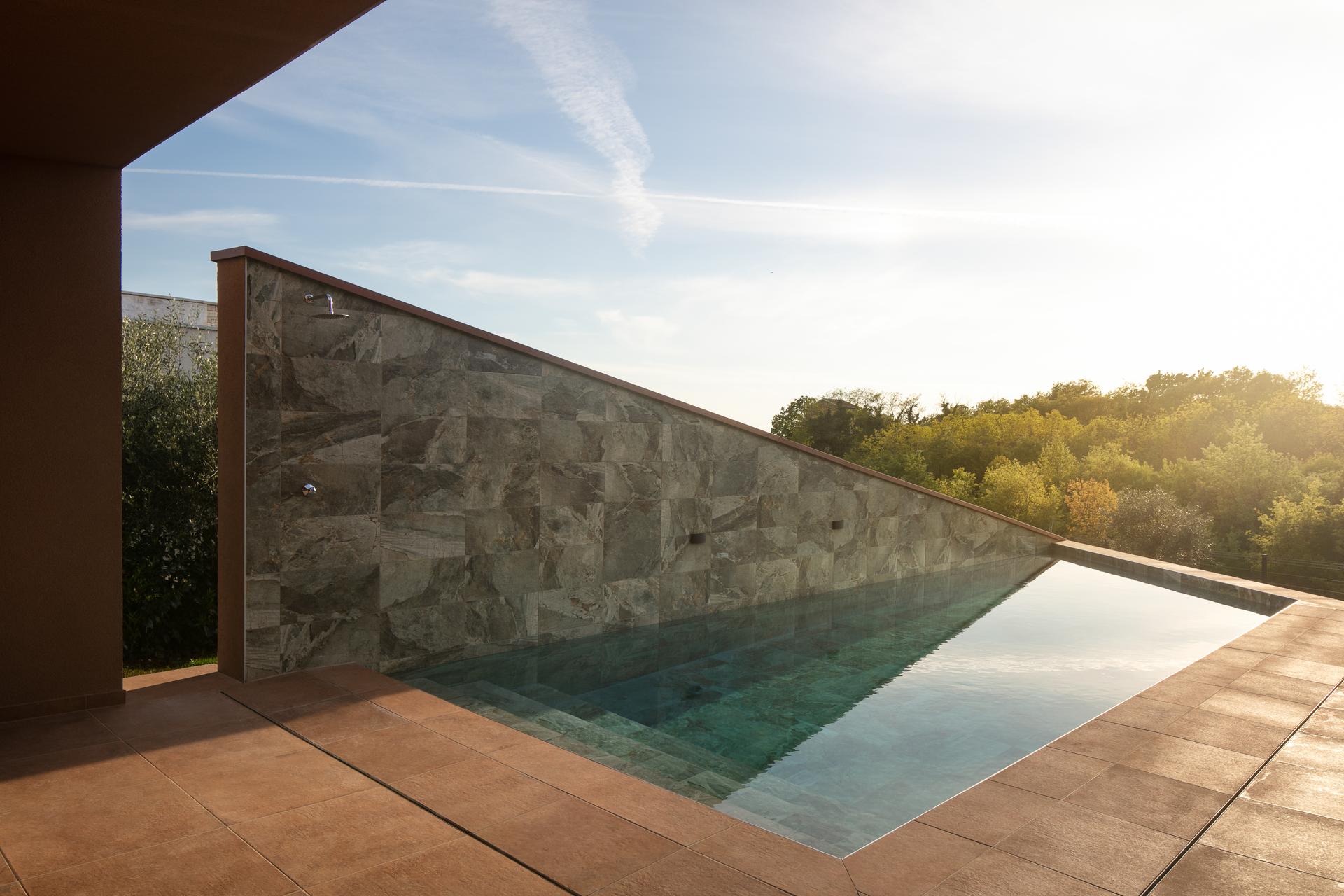 Red soil house - image 20