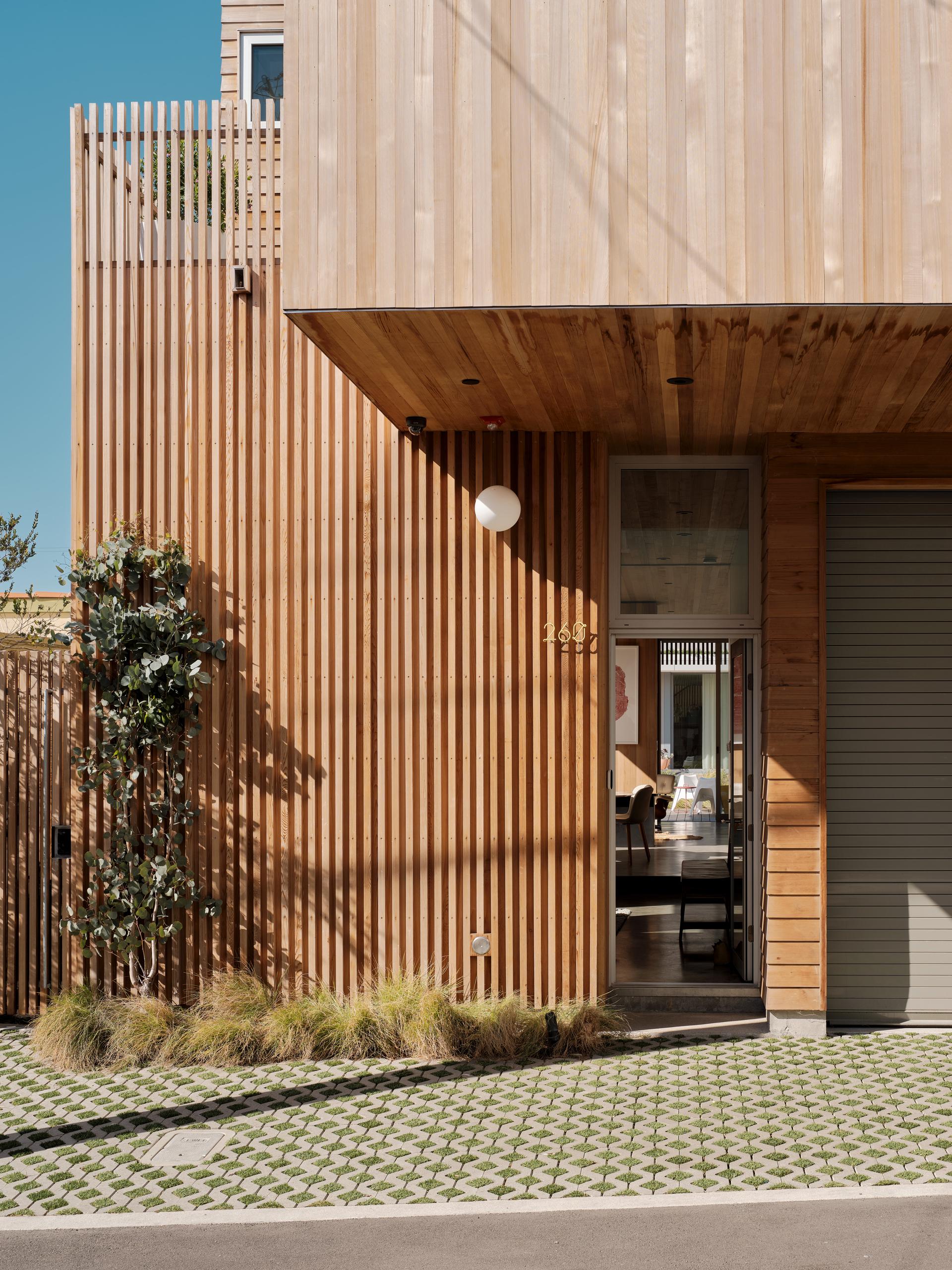 Walk-Street House - image 8