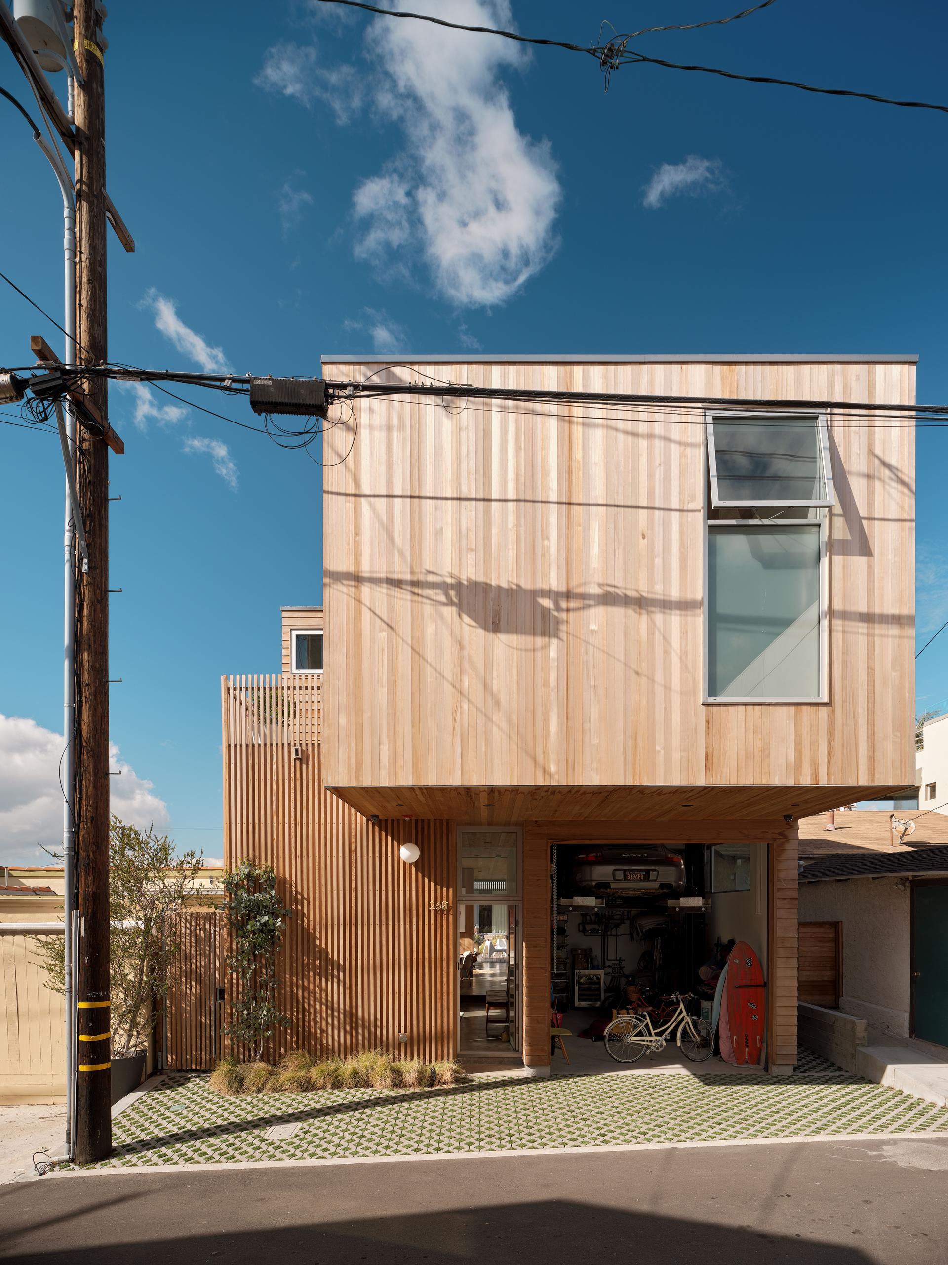 Walk-Street House - image 9