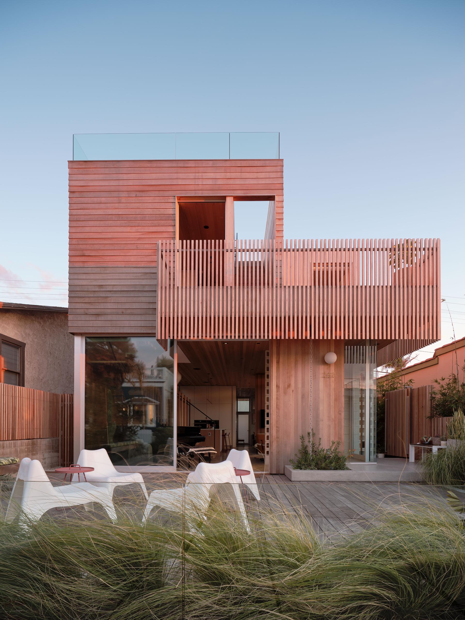 Walk-Street House