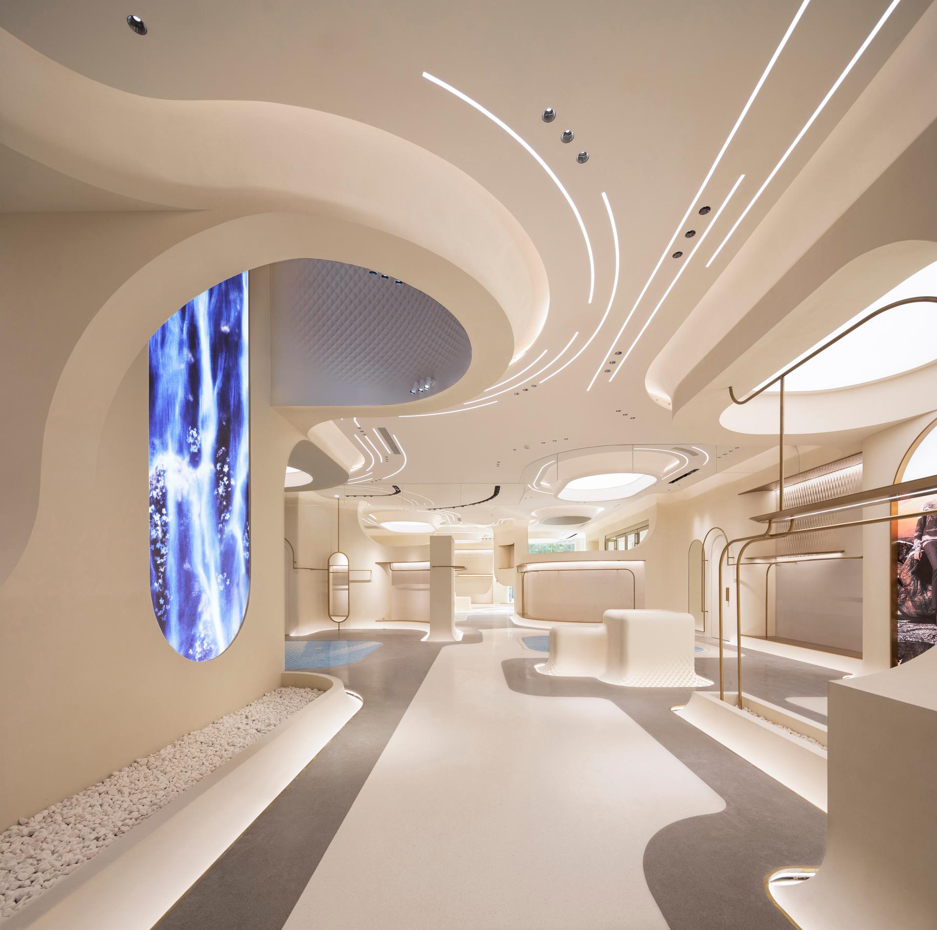 VICUTU Concept Flagship Store - image 6