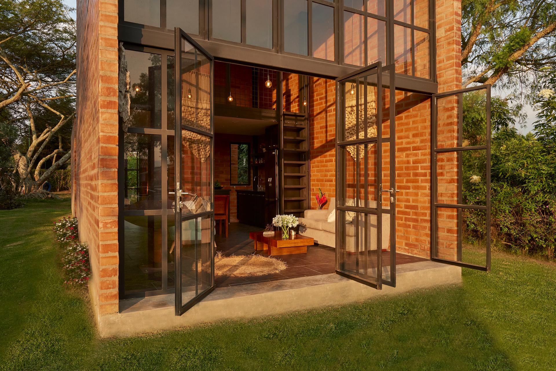 Napoles House - image 4