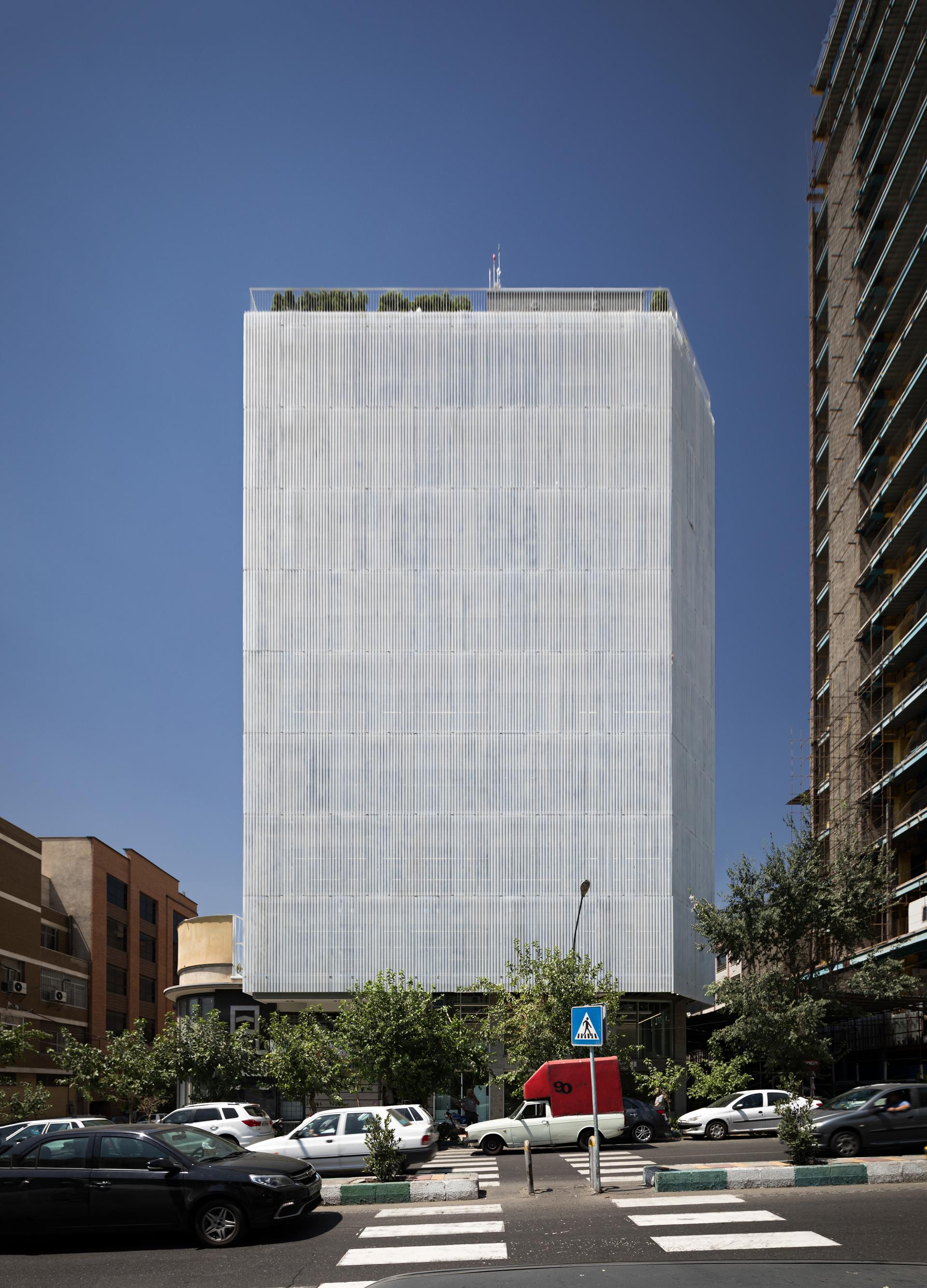 the white Renovation - image 4