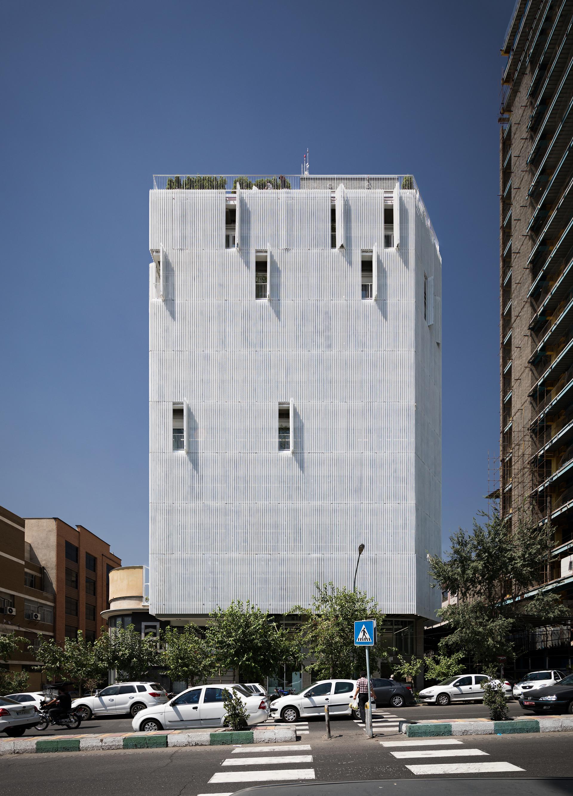 the white Renovation - image 5