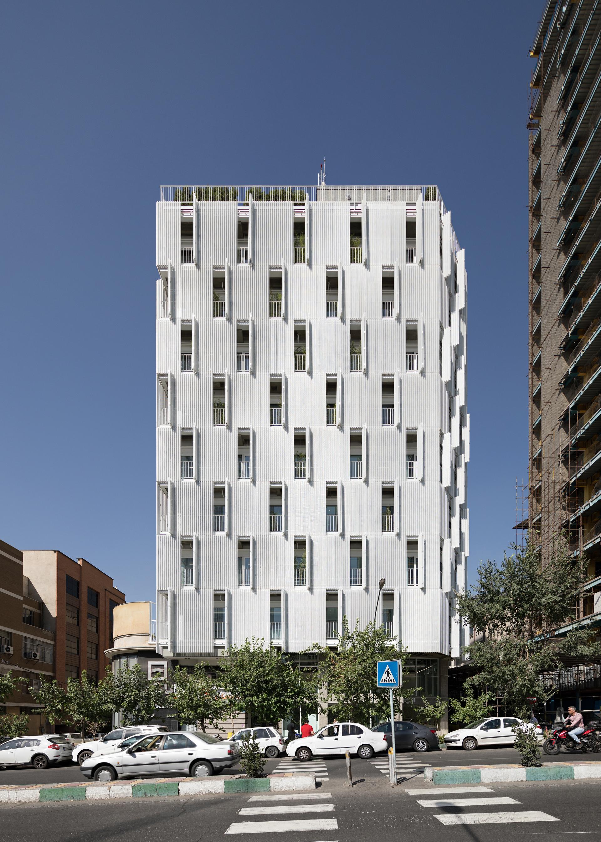 the white Renovation - image 6