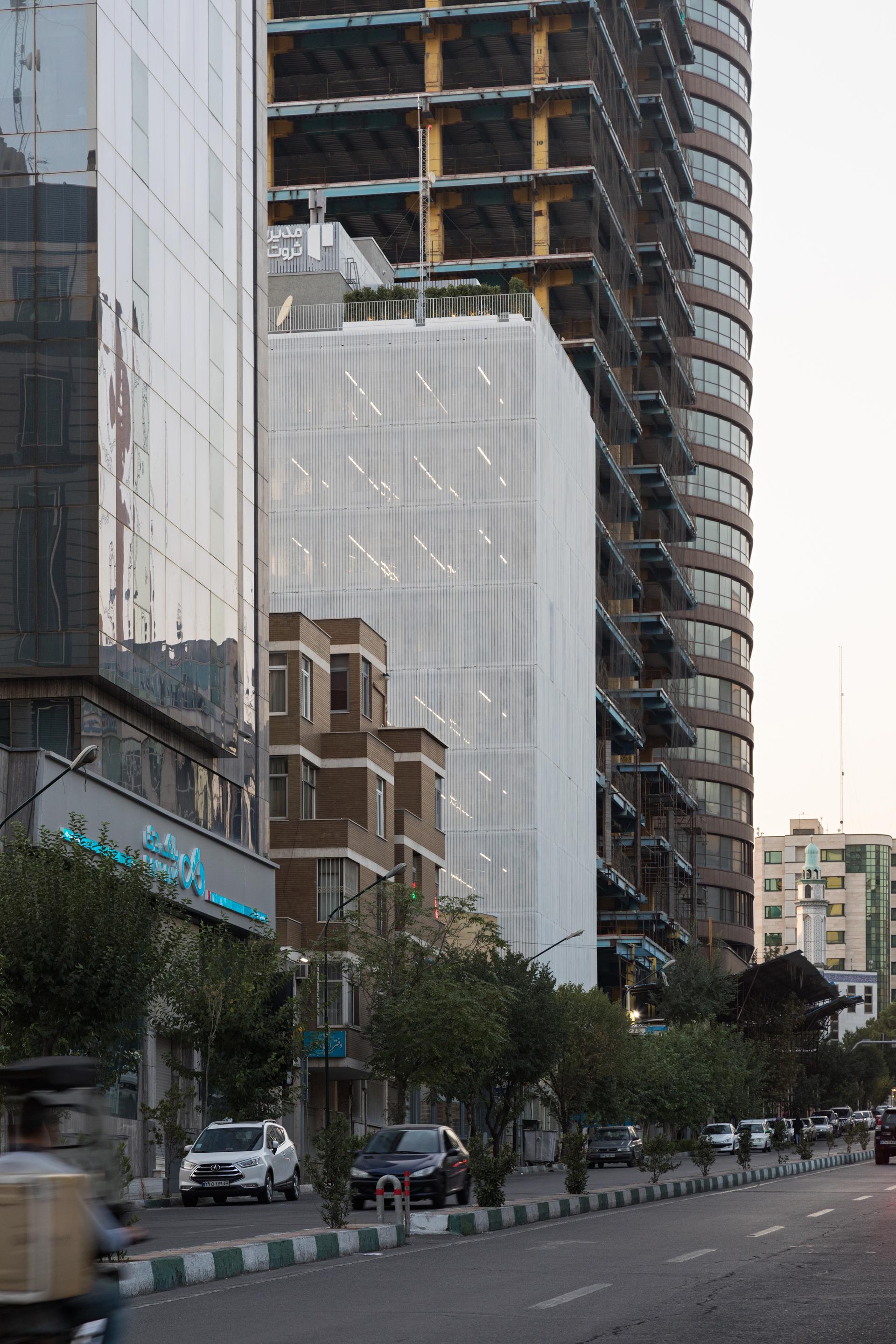 the white Renovation - image 8