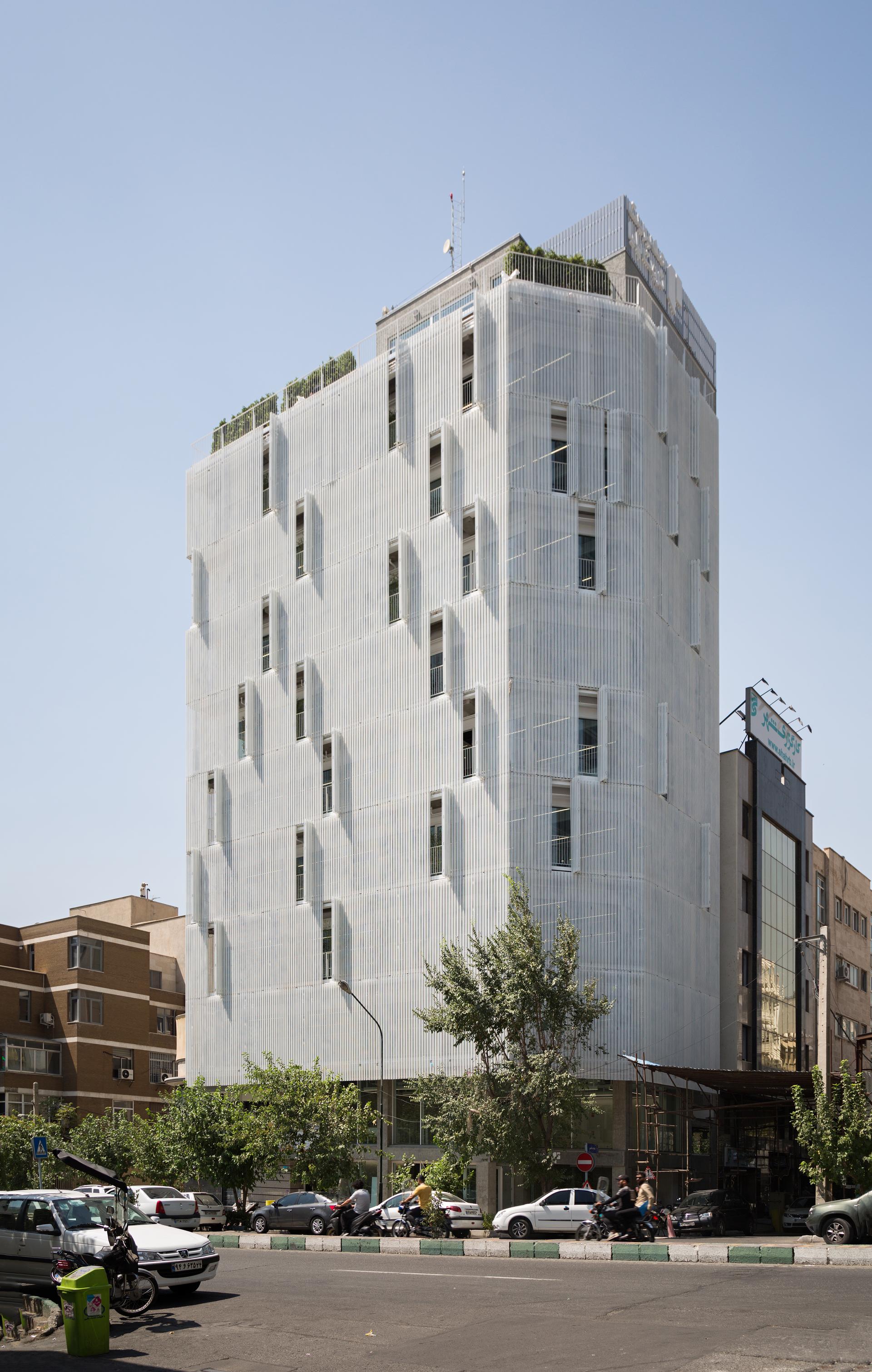 the white Renovation - image 9