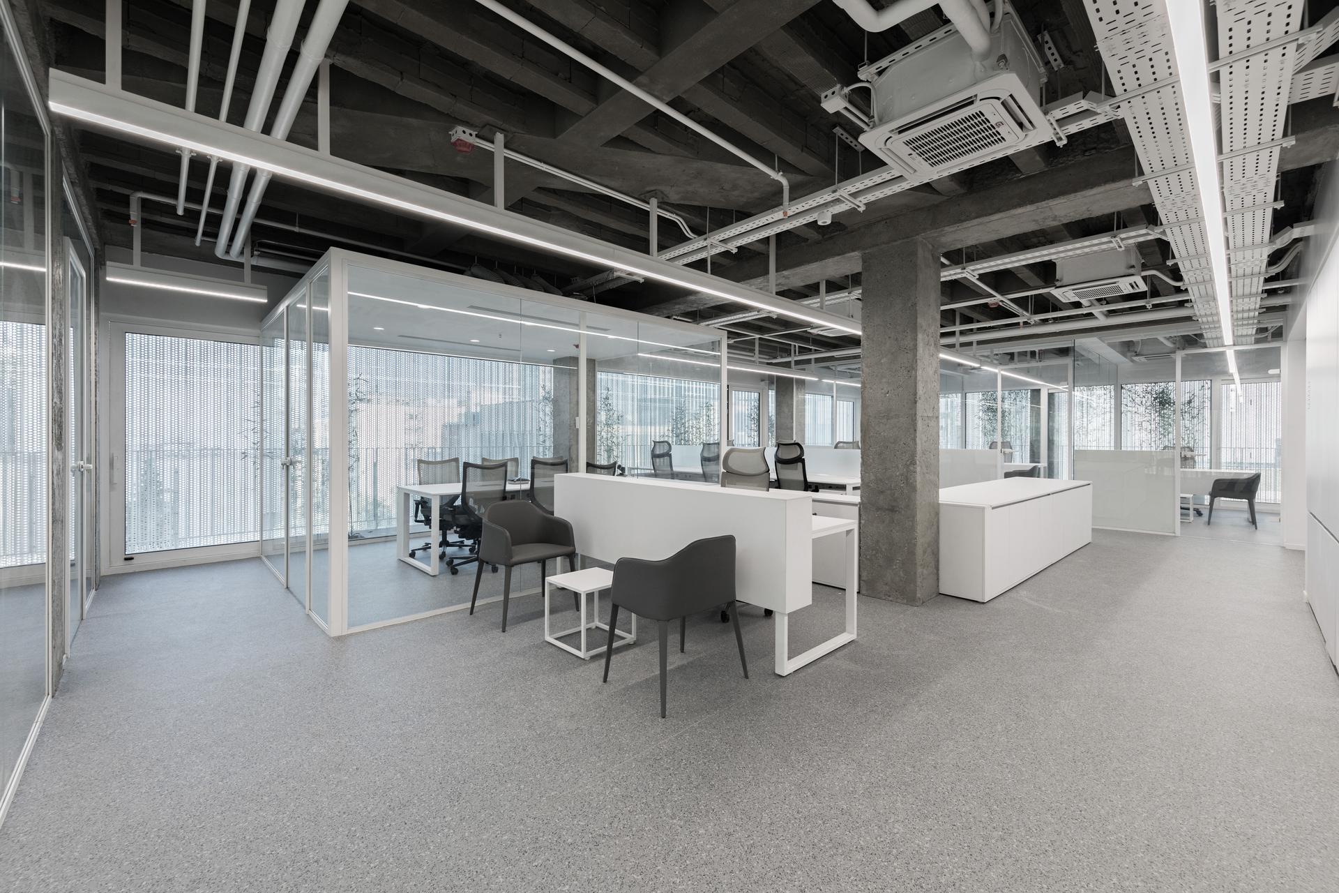 the white Renovation - image 16