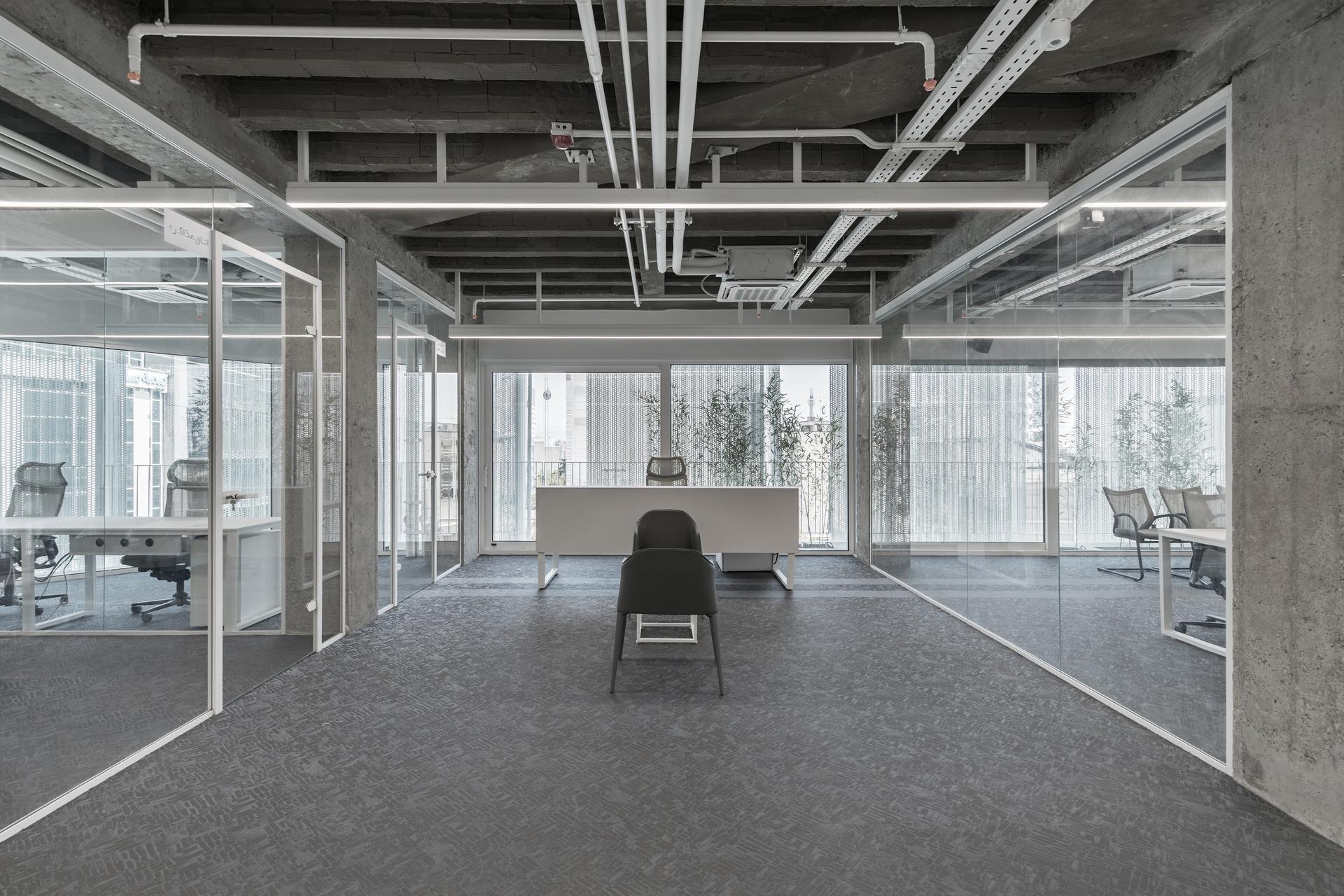 the white Renovation - image 17