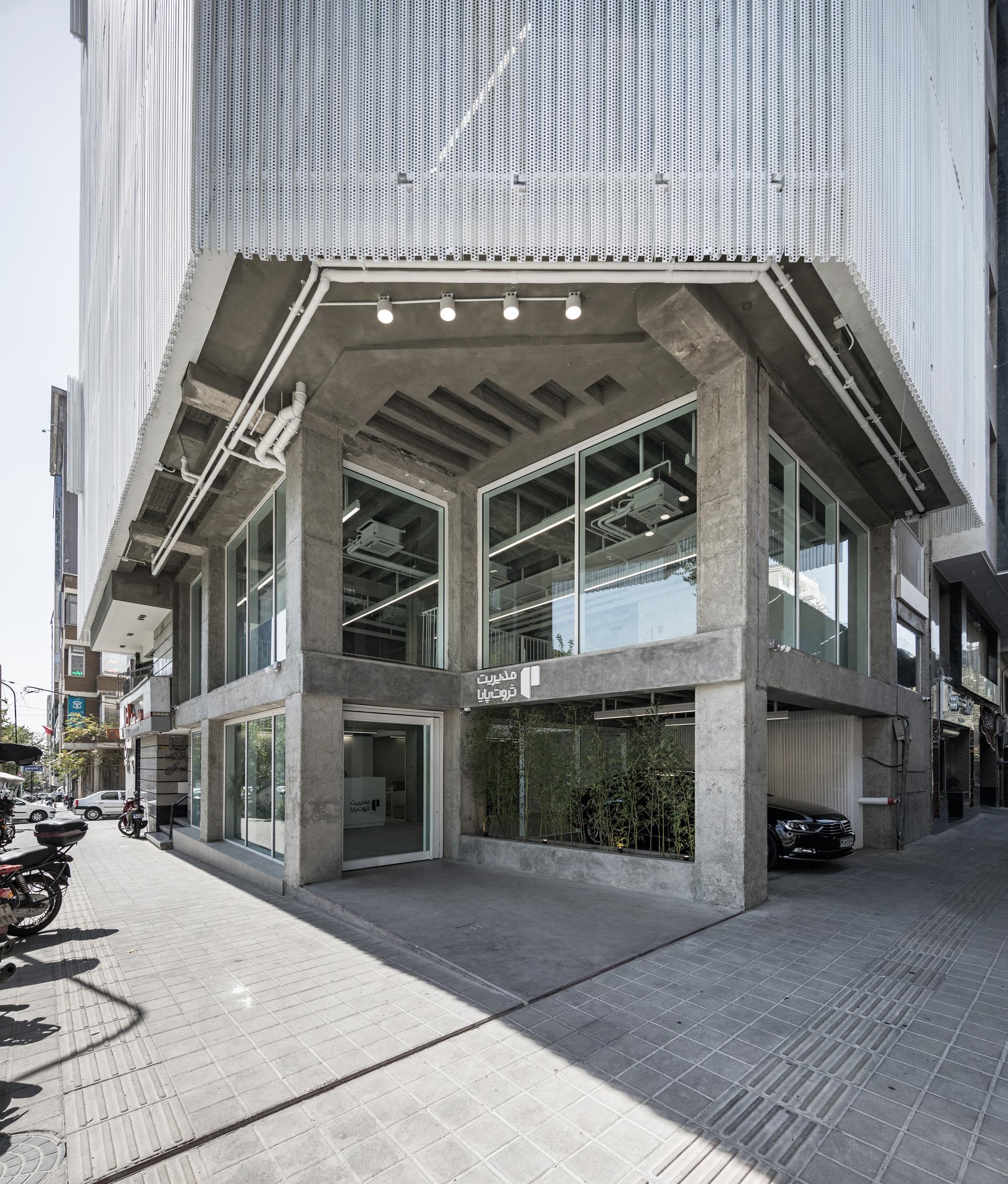 the white Renovation - image 19