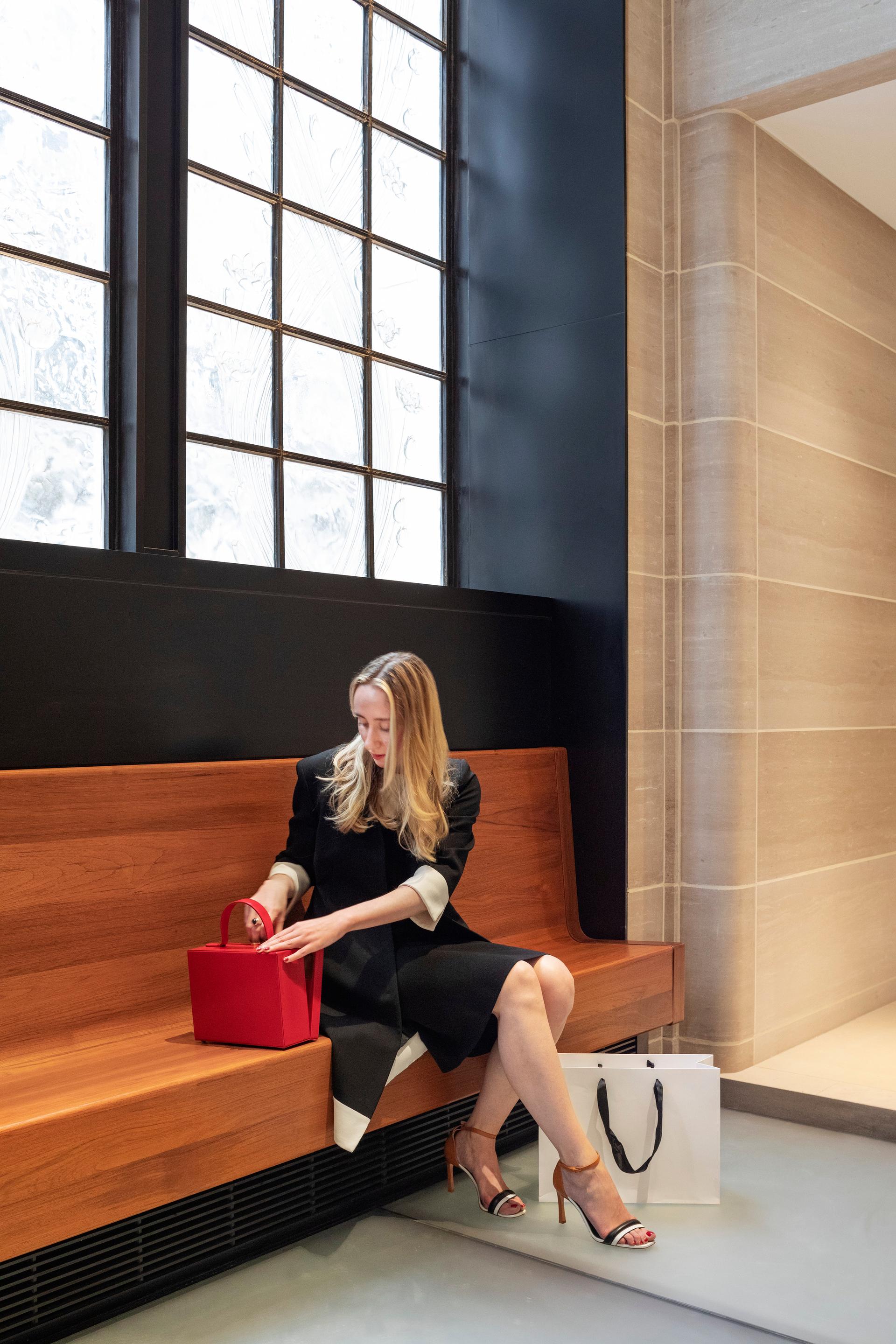 712 Fifth Avenue Retail - image 4