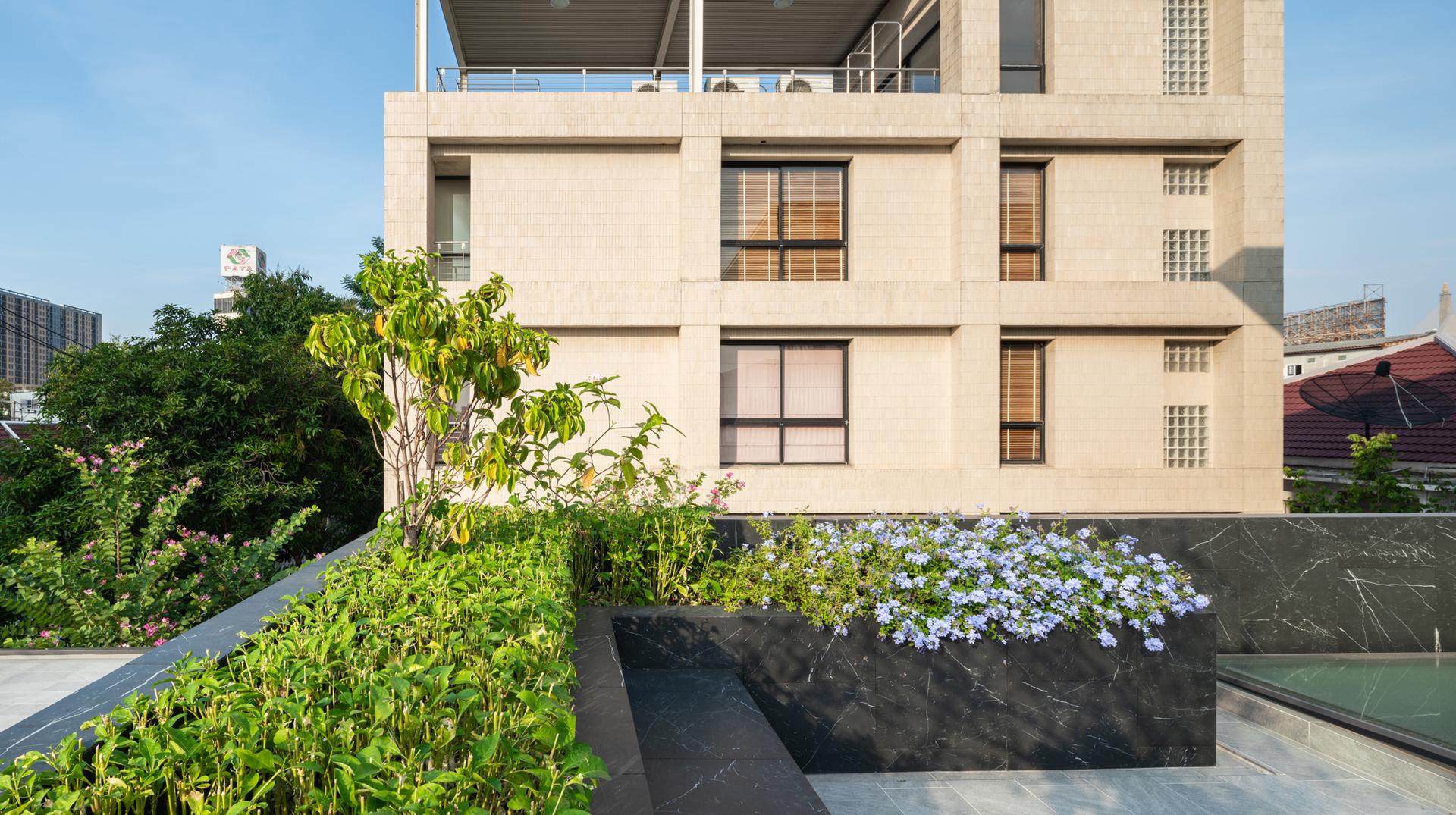 Monow House - image 6