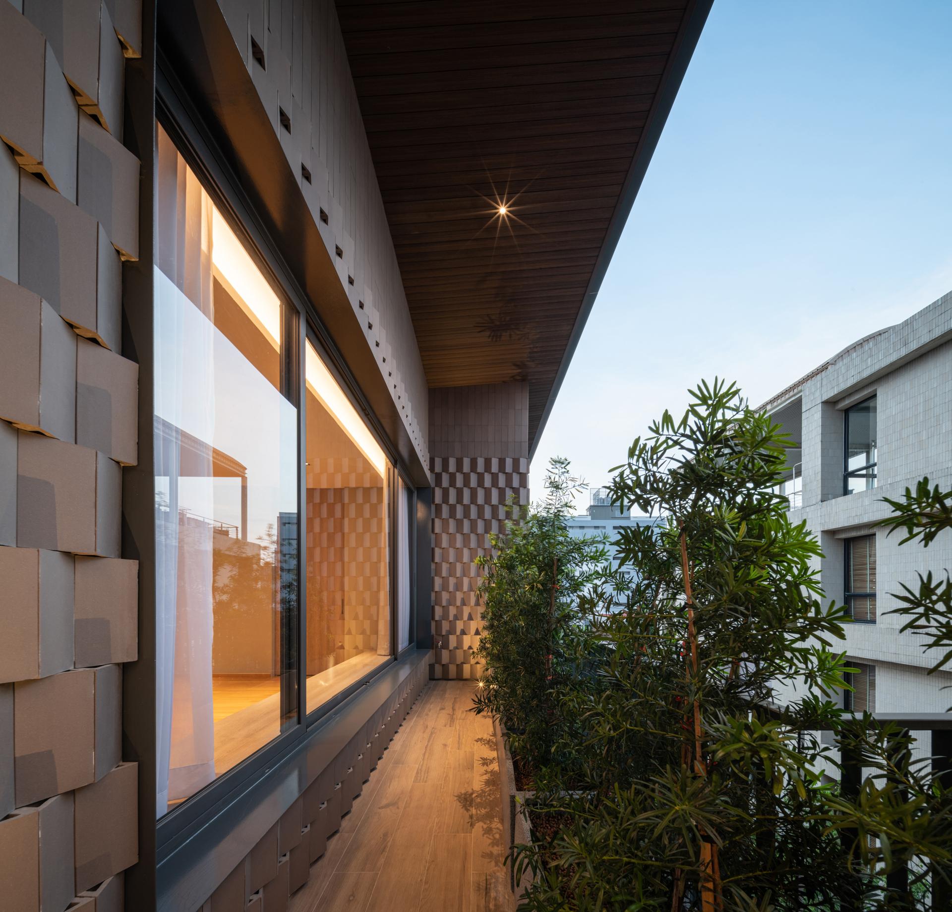Monow House - image 49