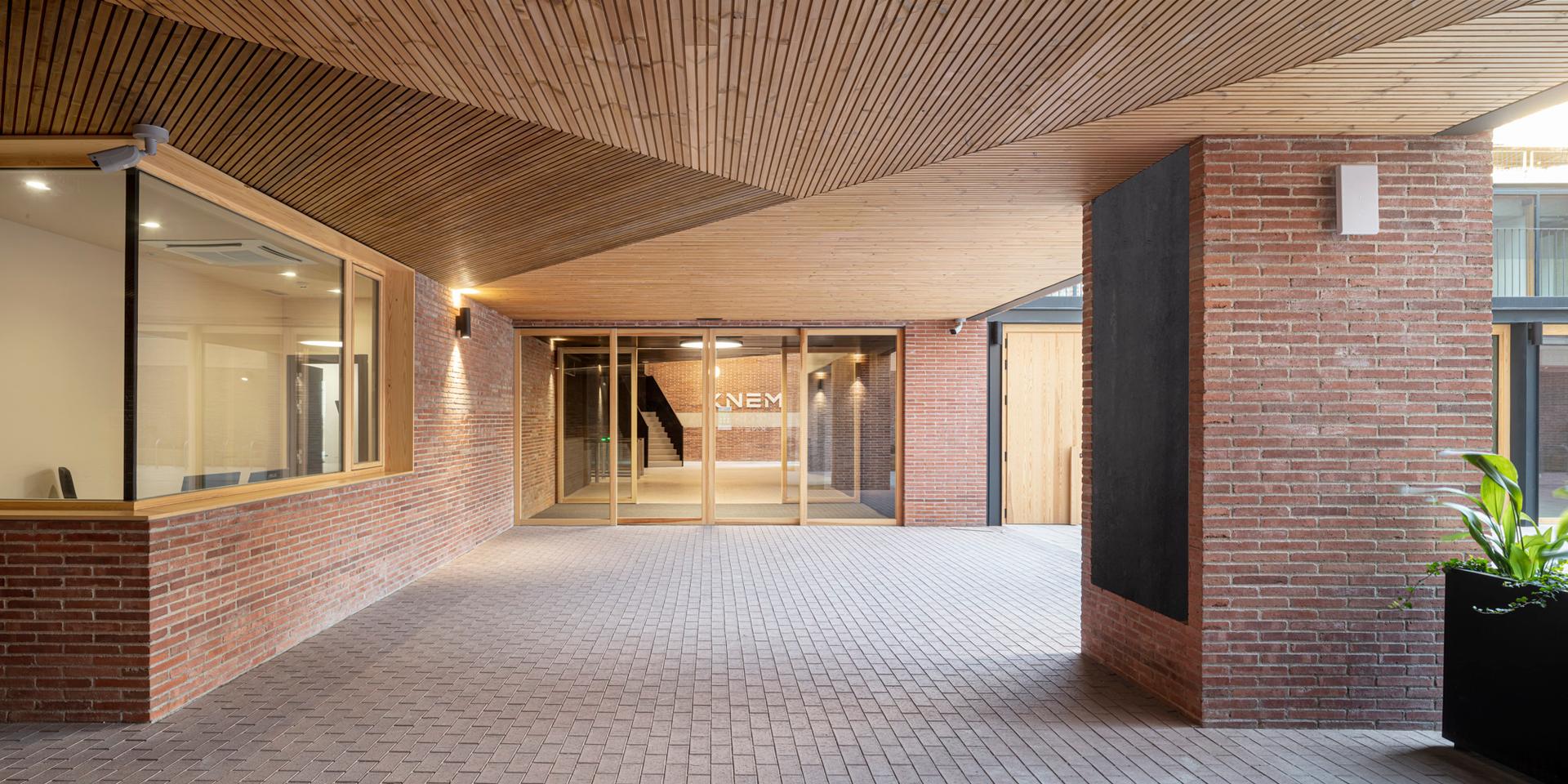 KNEM Offices - image 14