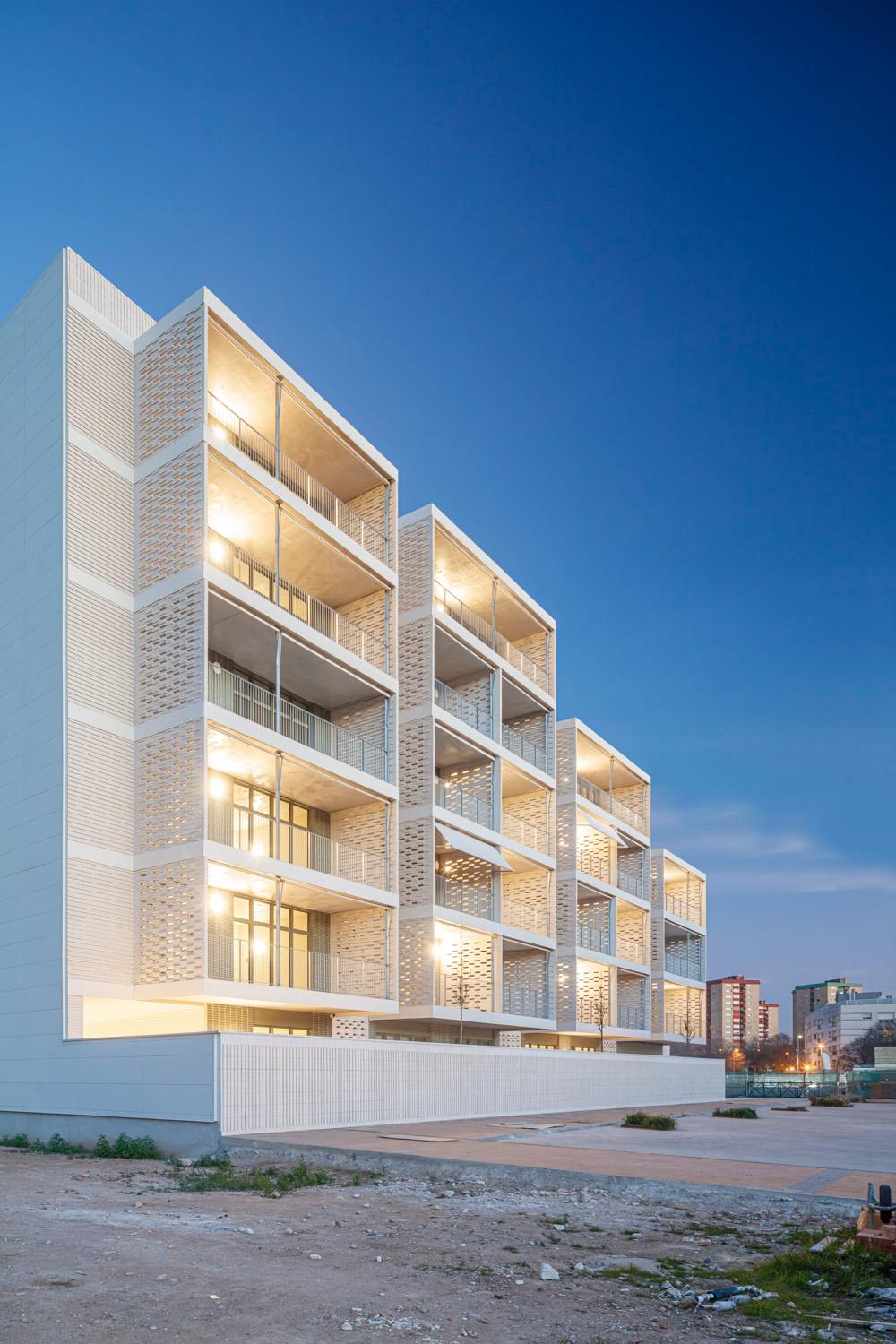 L'Hospitalet Housing - image 3