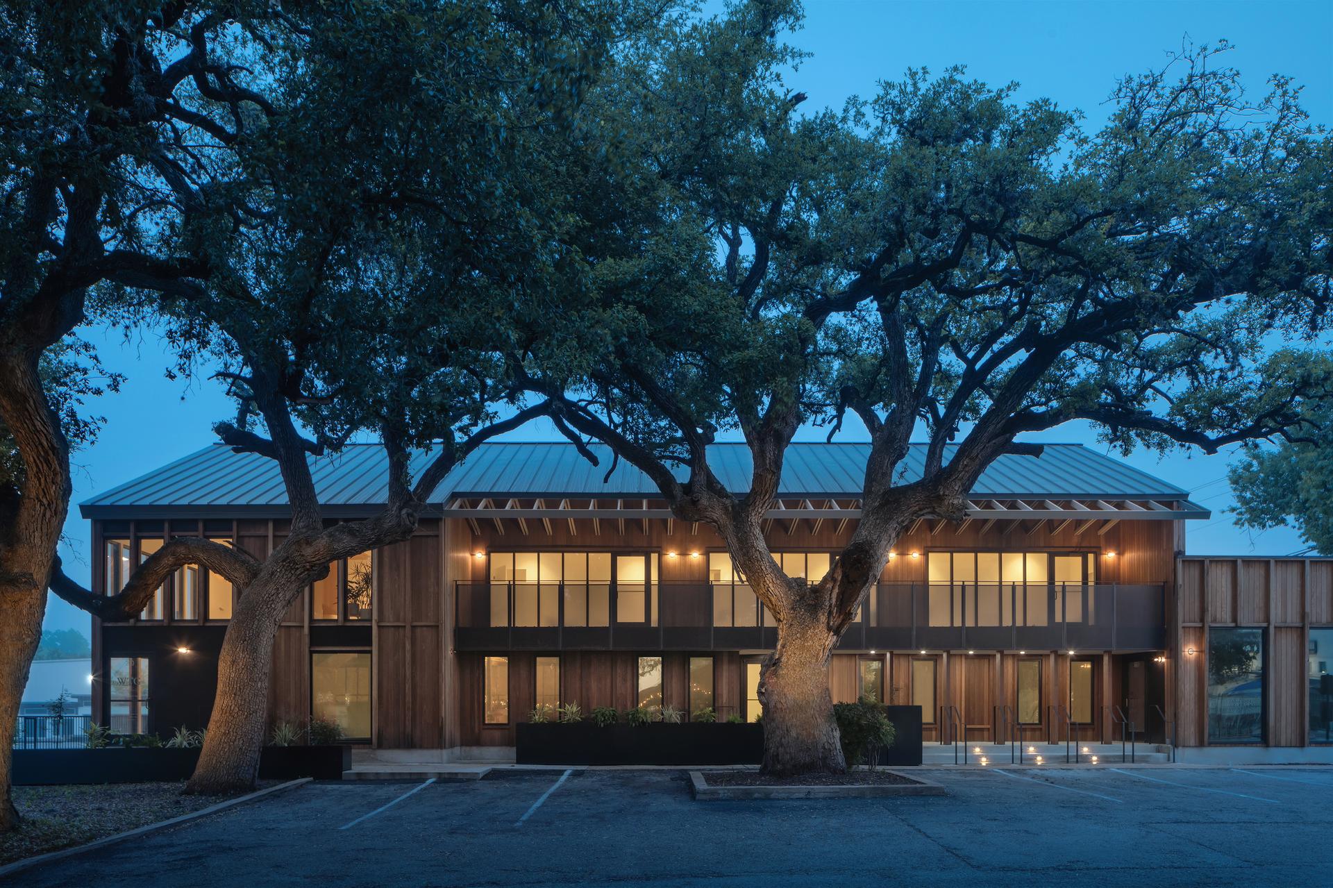 2121 South Lamar