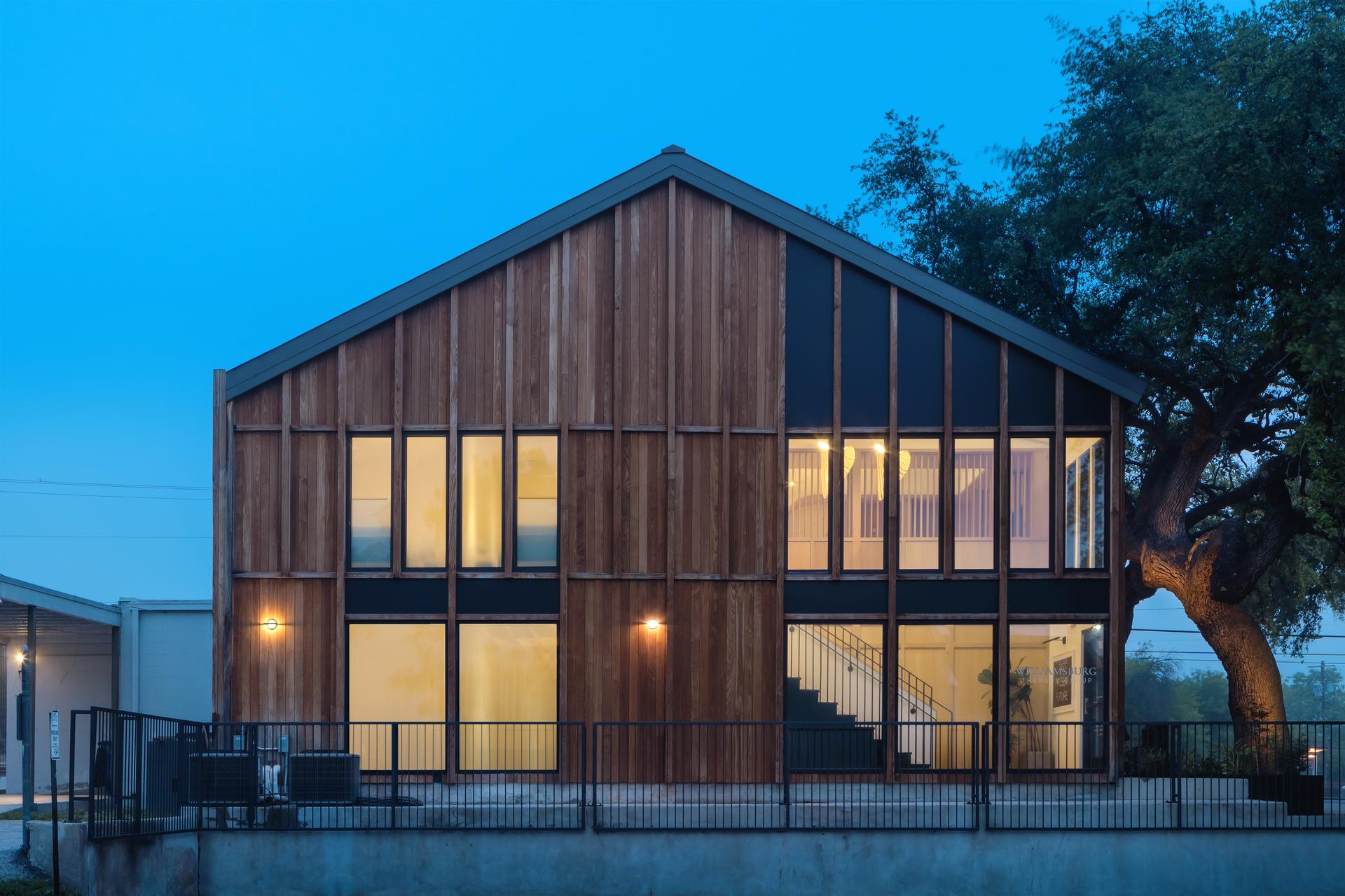 2121 South Lamar - image 12
