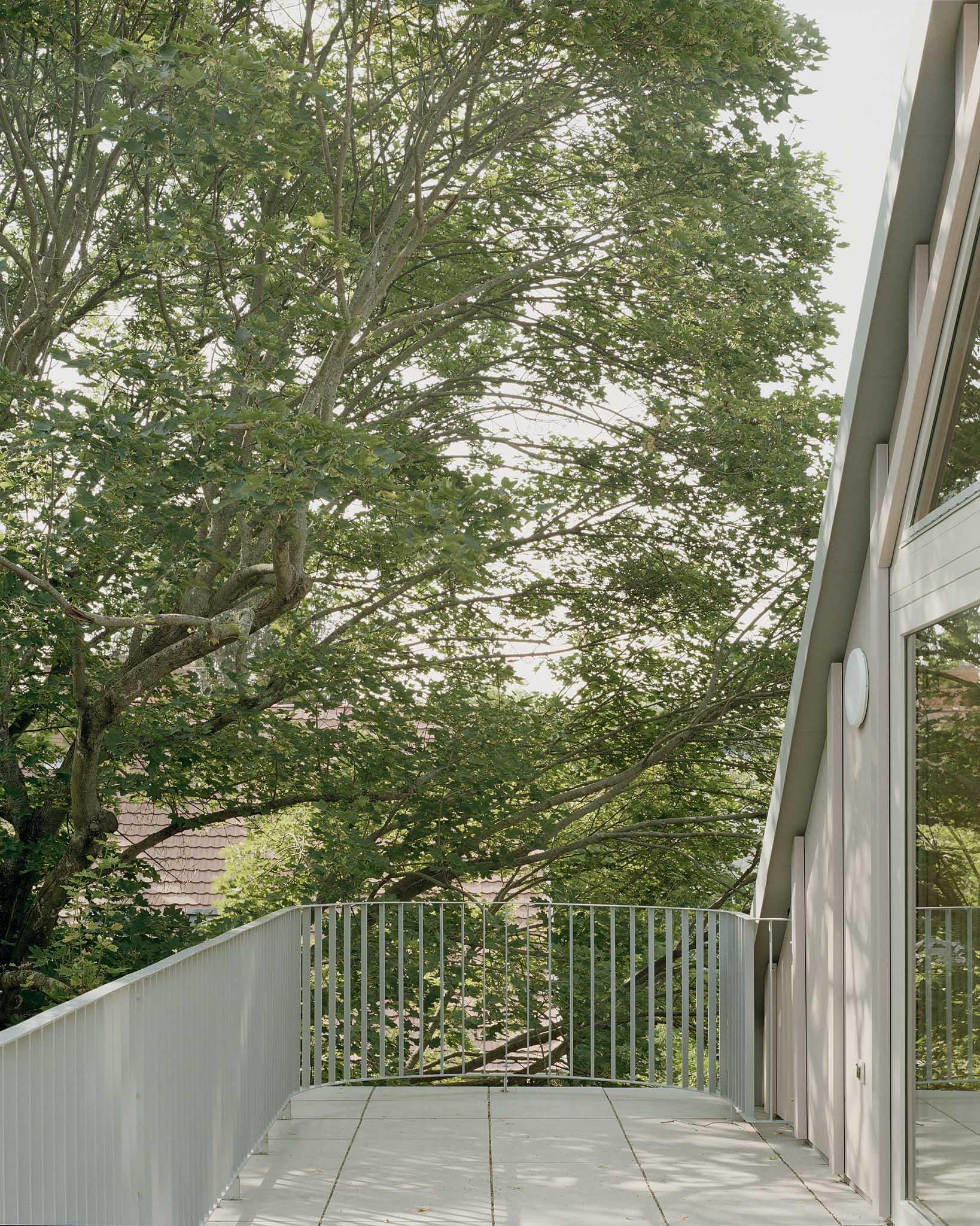 H151 - a house with five apartments - image 6