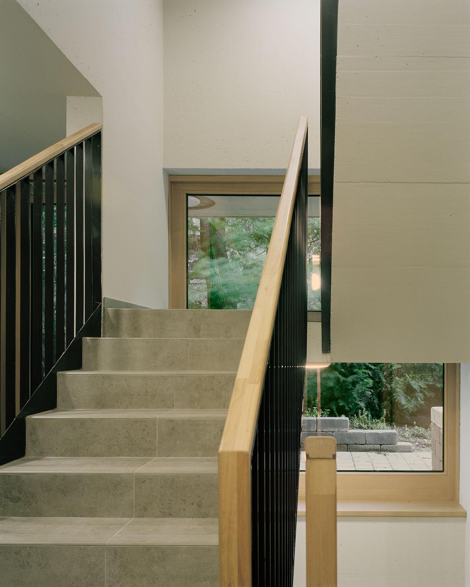 H151 - a house with five apartments - image 4