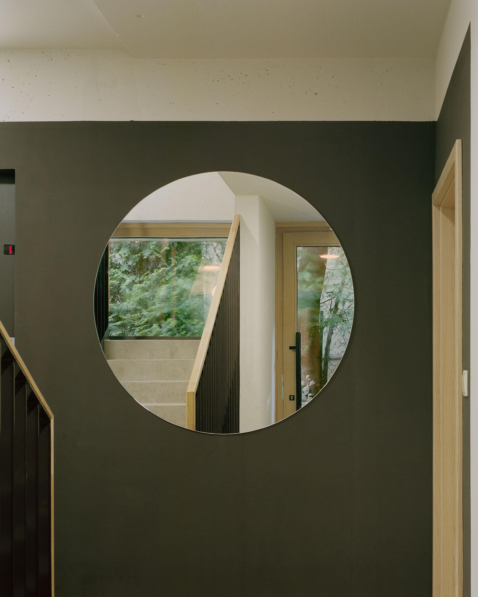 H151 - a house with five apartments - image 3