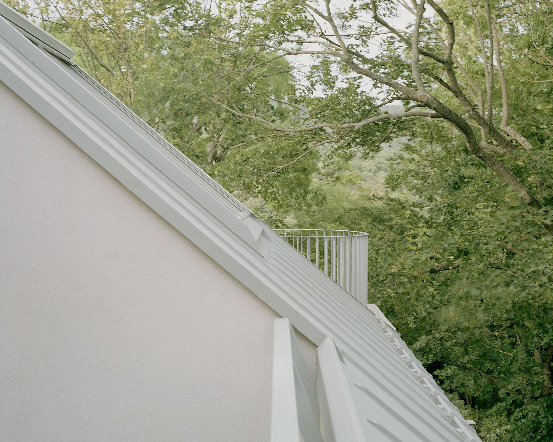 H151 - a house with five apartments - image 10