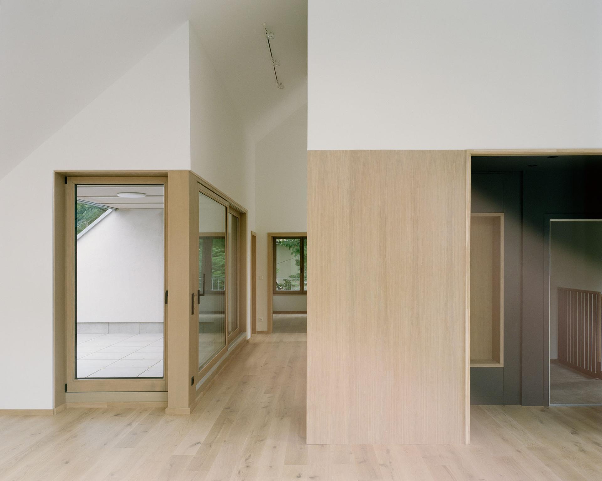 H151 - a house with five apartments - image 7