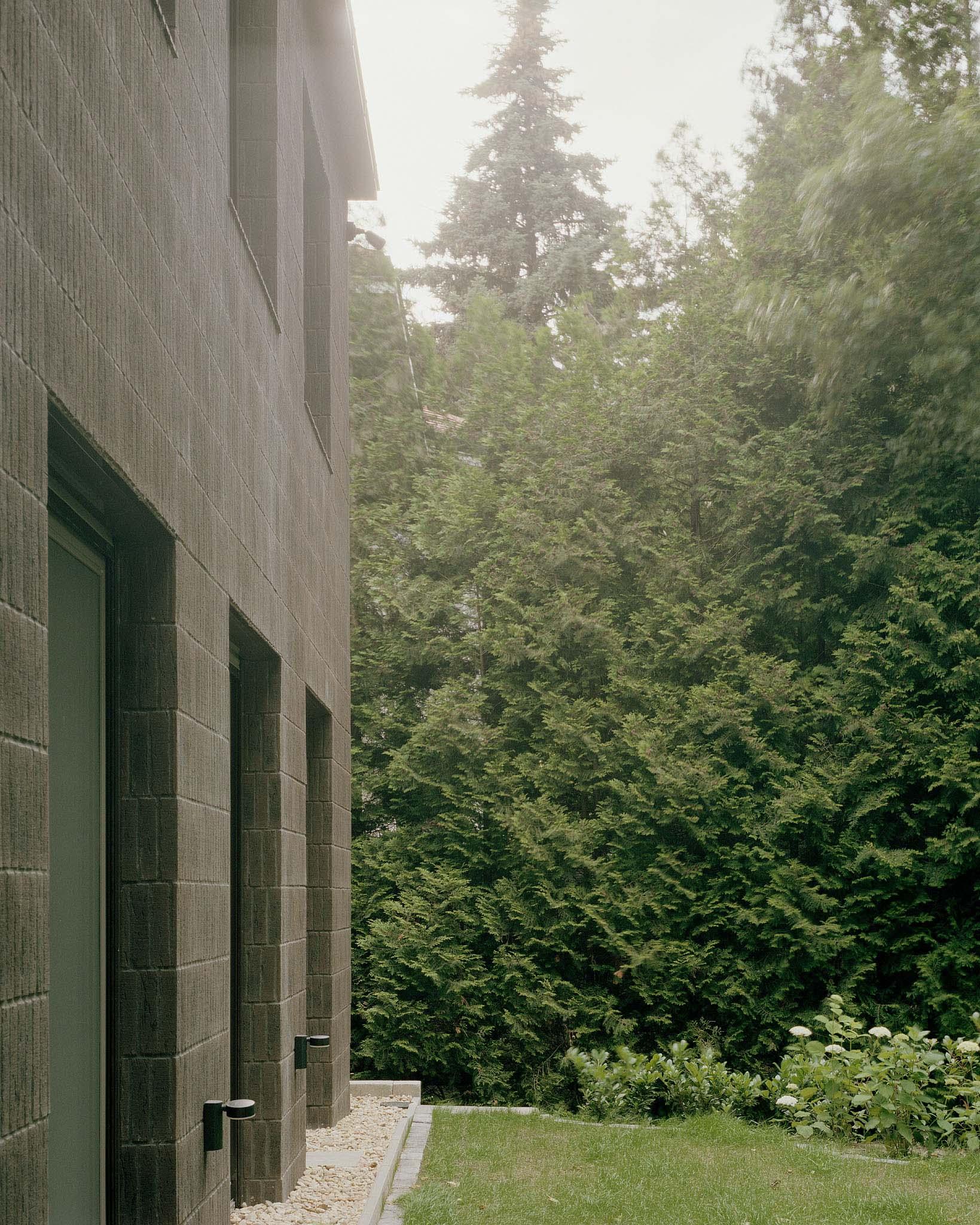 H151 - a house with five apartments - image 15