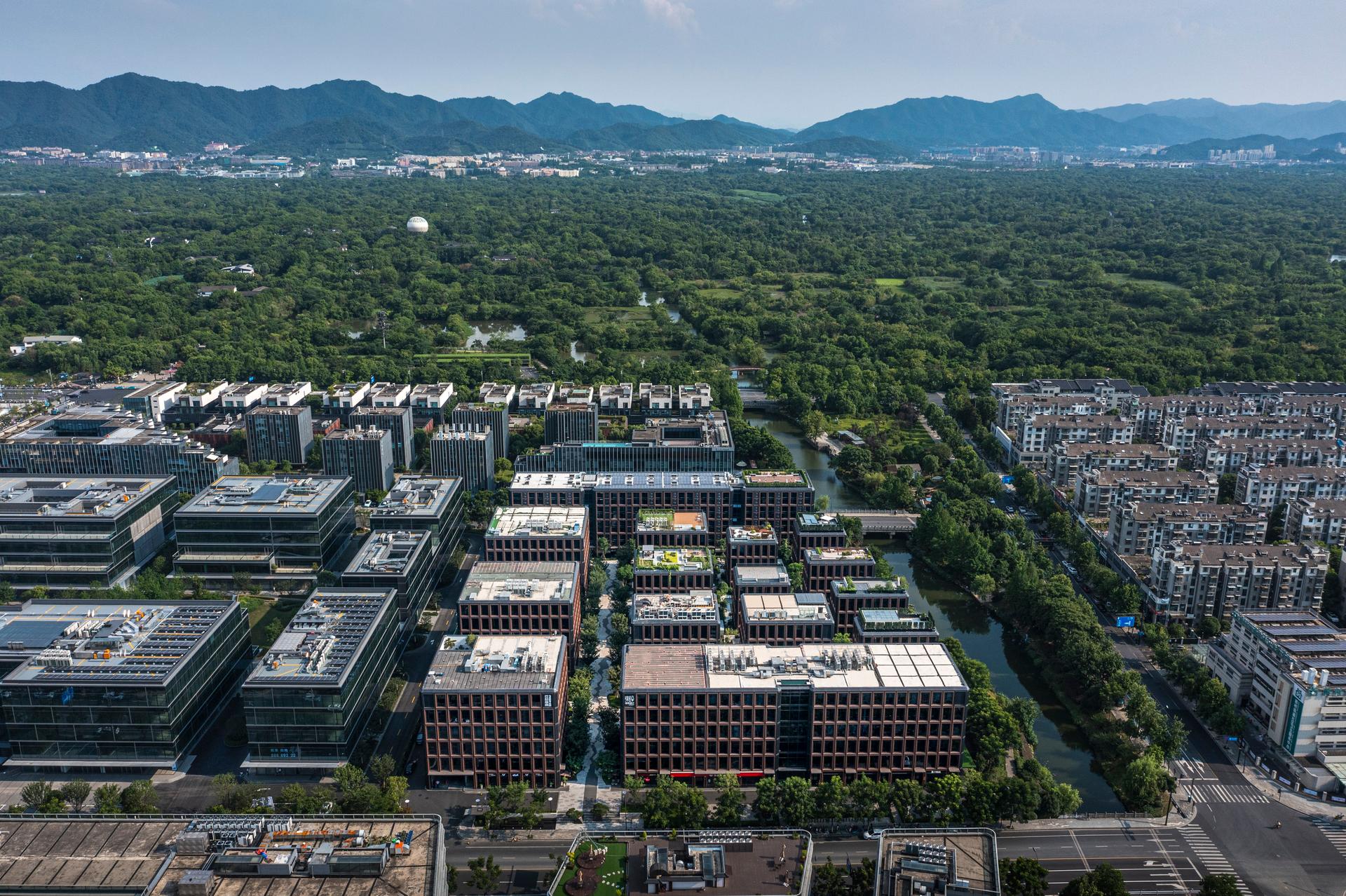 RISING Center: A complex interweaving with elegant and the wetlands context - image 10