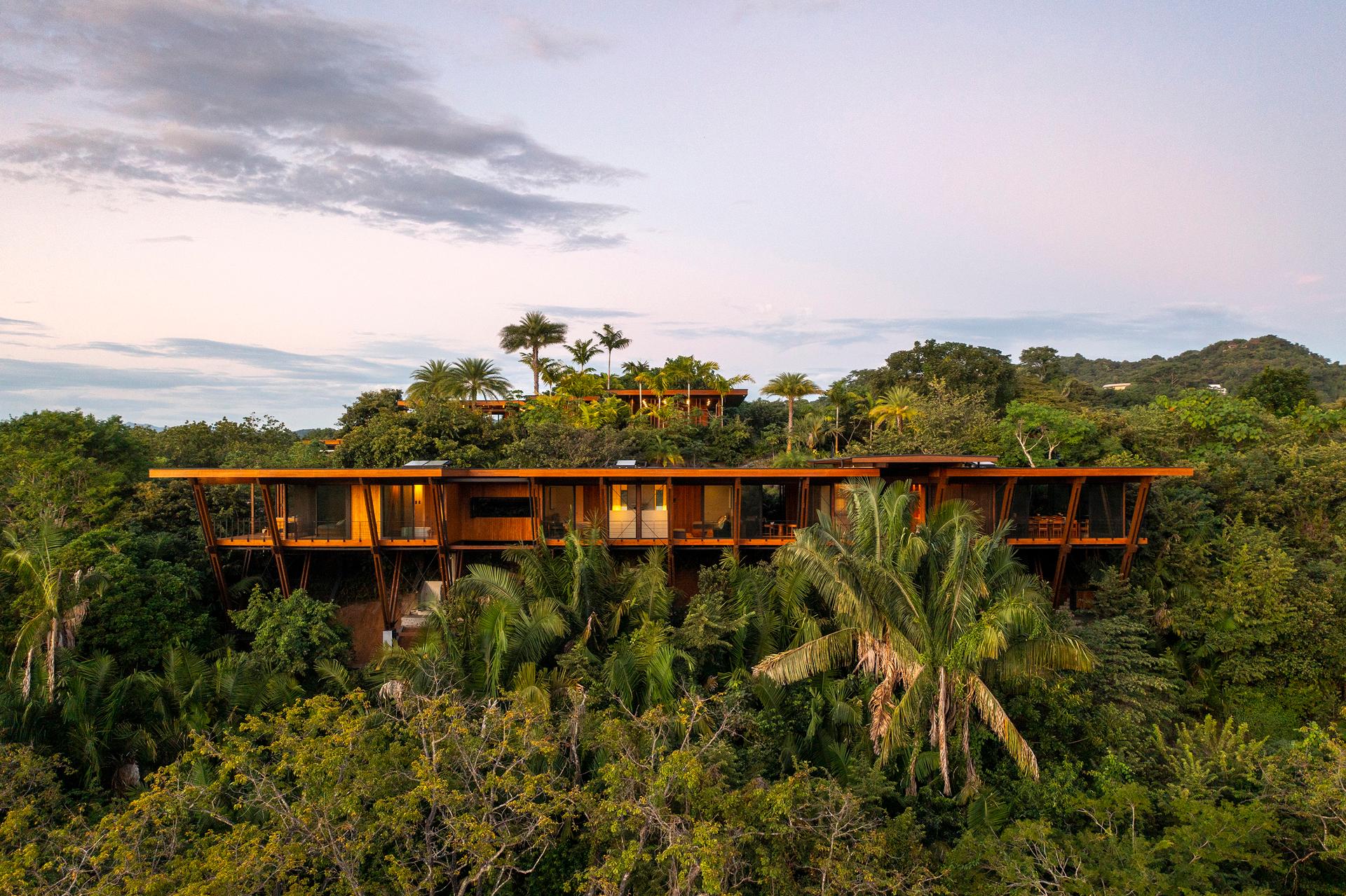 Loma Sagrada House - image 2