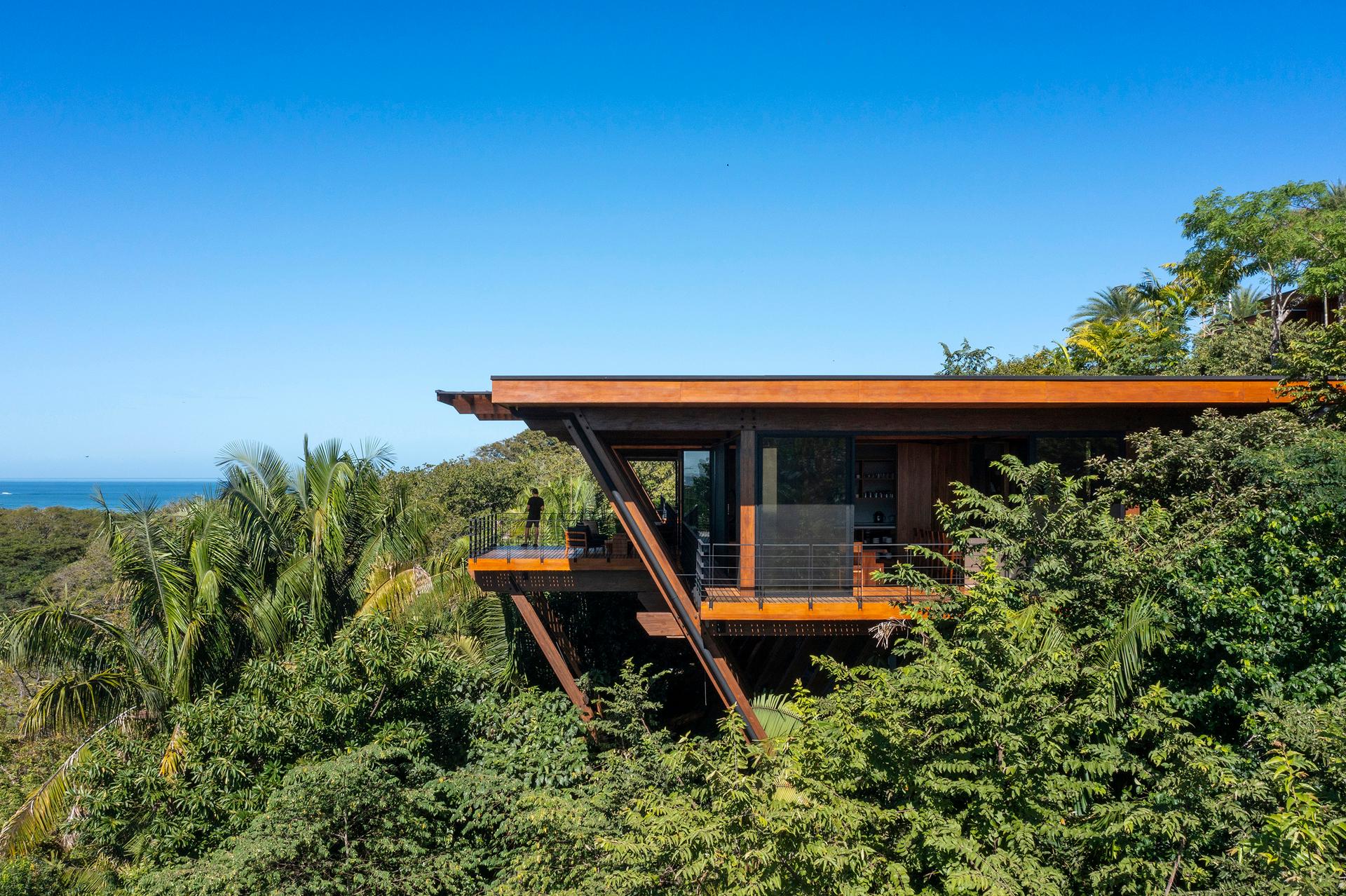 Loma Sagrada House - image 3