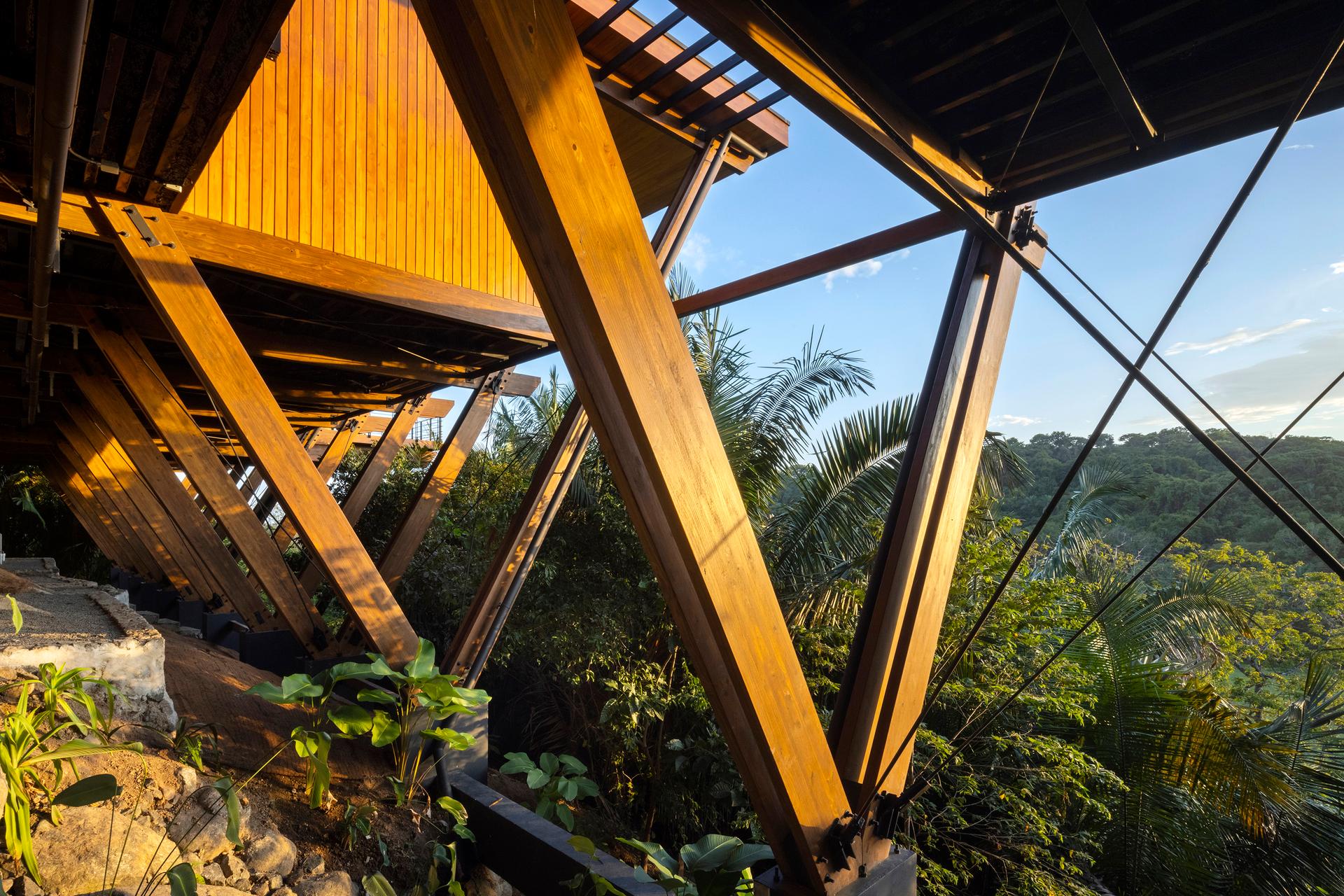 Loma Sagrada House - image 7
