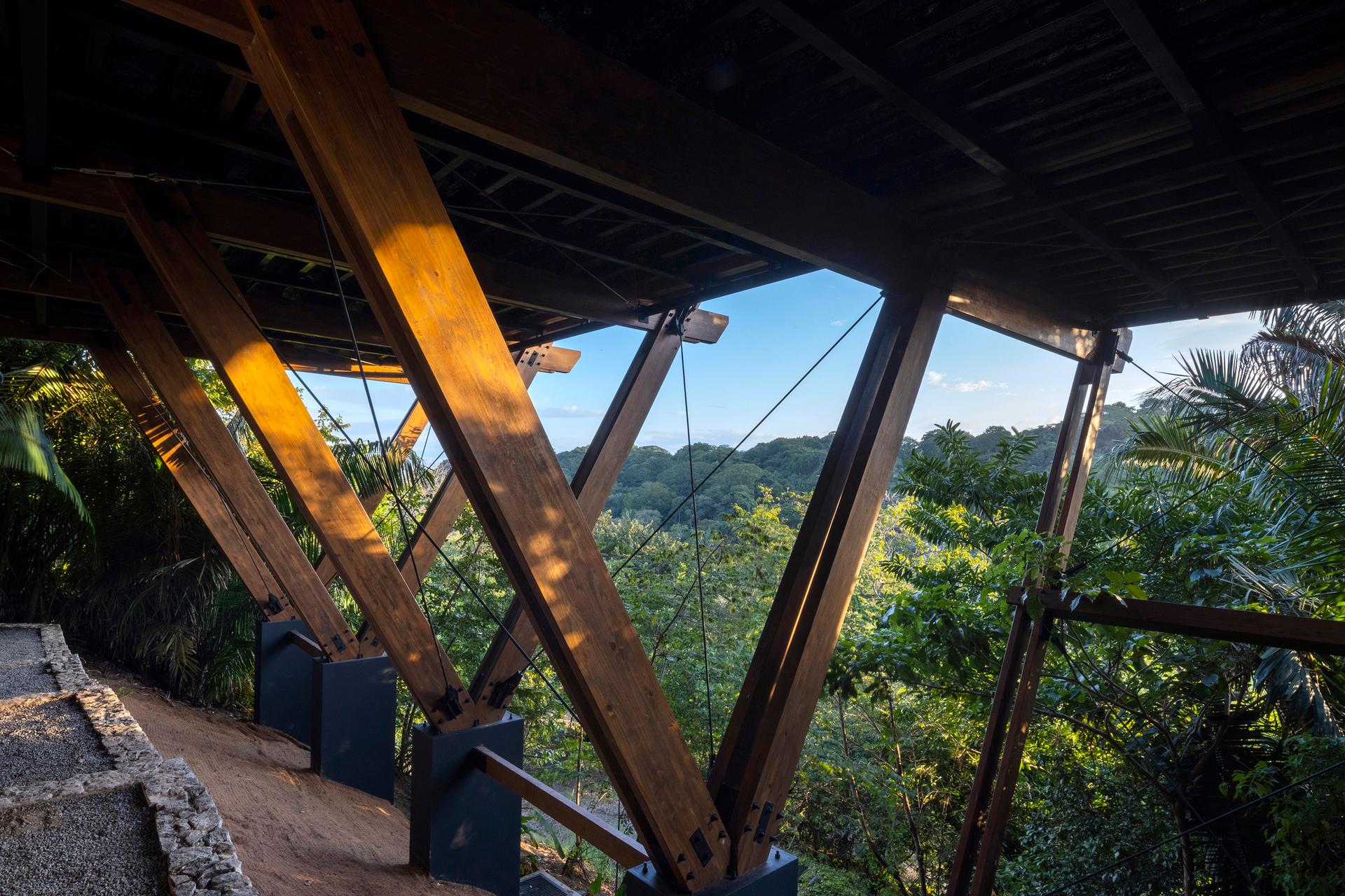 Loma Sagrada House - image 17