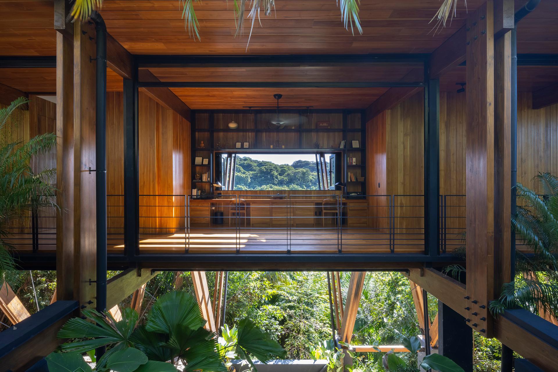 Loma Sagrada House - image 18