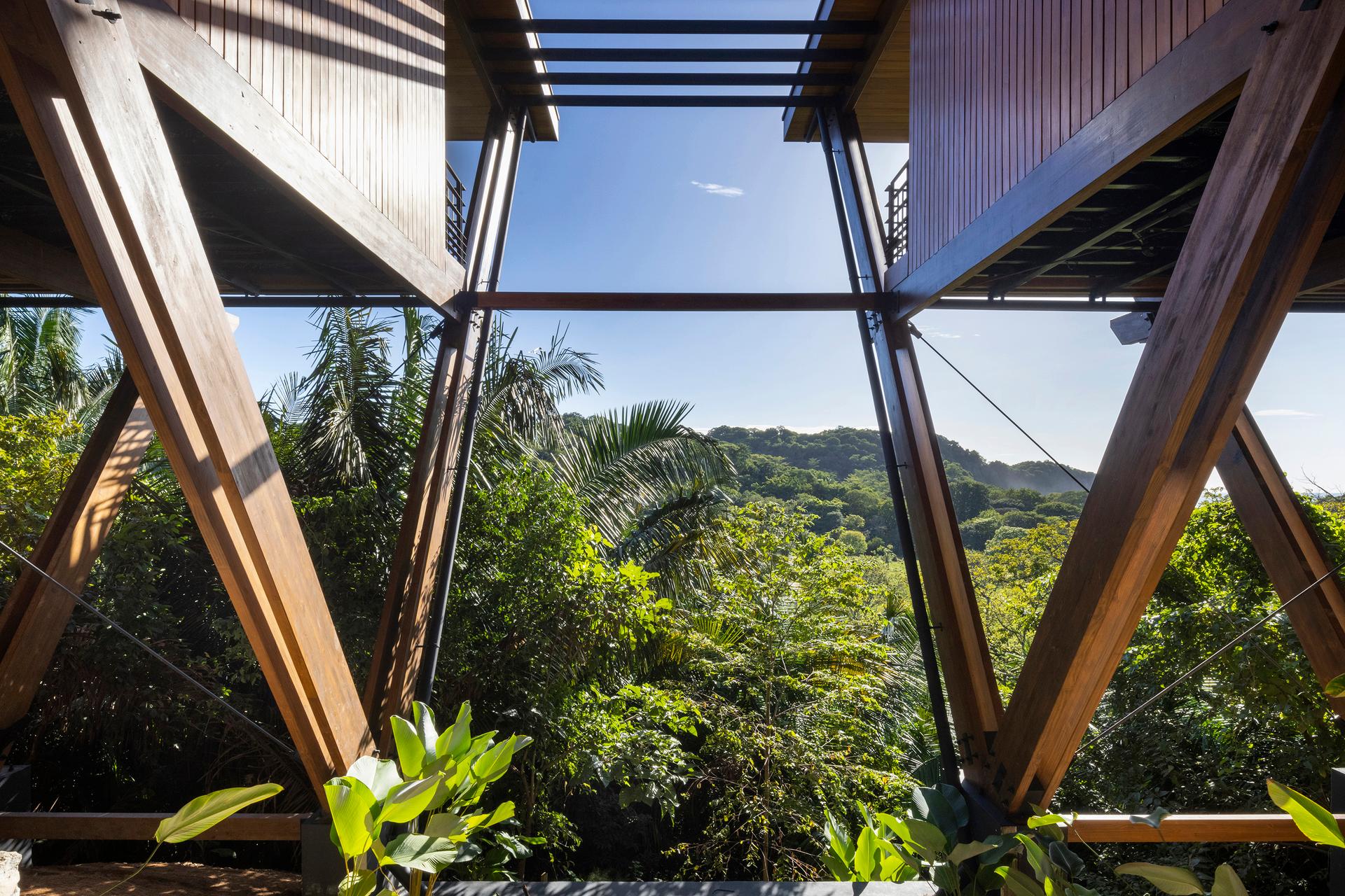Loma Sagrada House - image 19