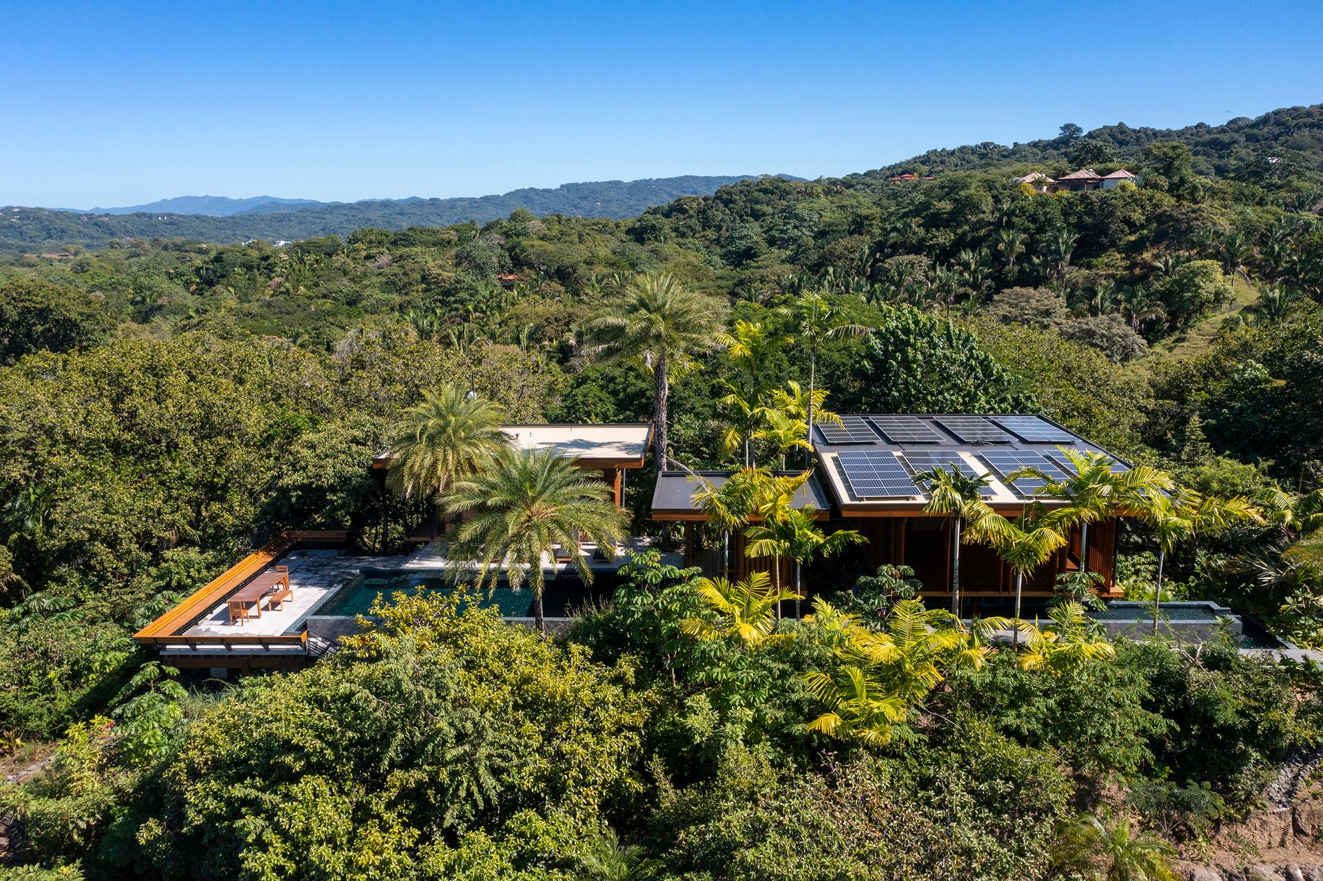 Loma Sagrada House - image 24