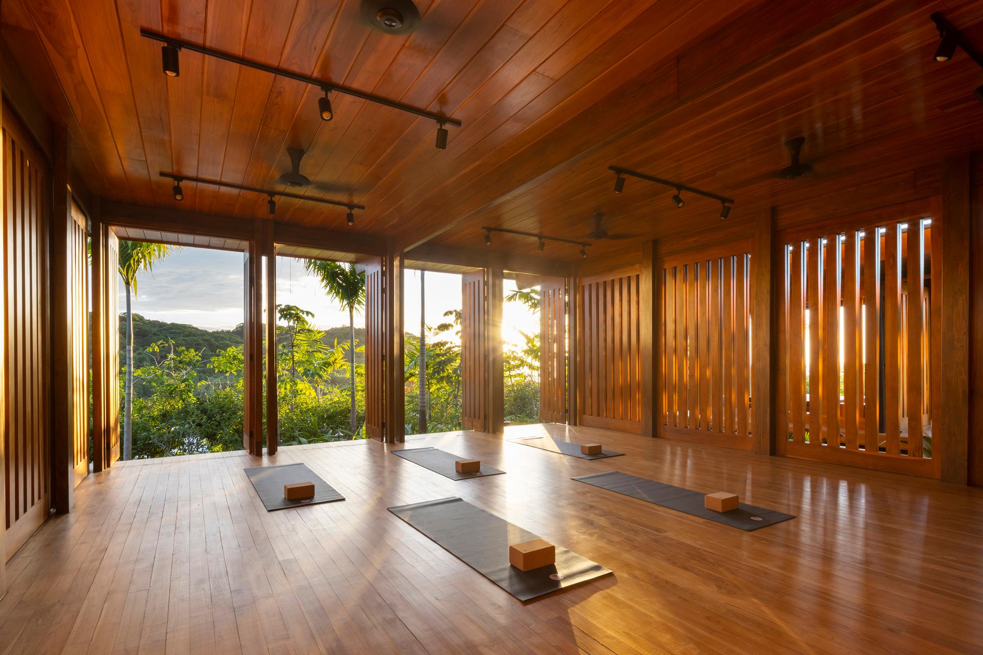 Loma Sagrada House - image 30