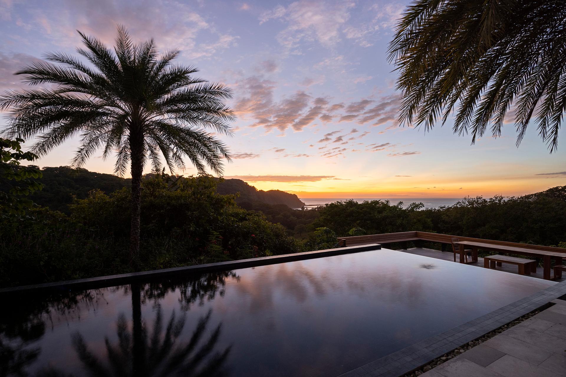 Loma Sagrada House - image 31