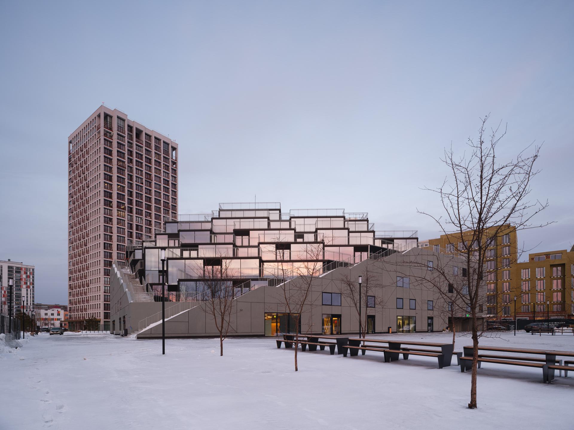 Multifunctional community center based on parking in the "European Riverfront" - image 2