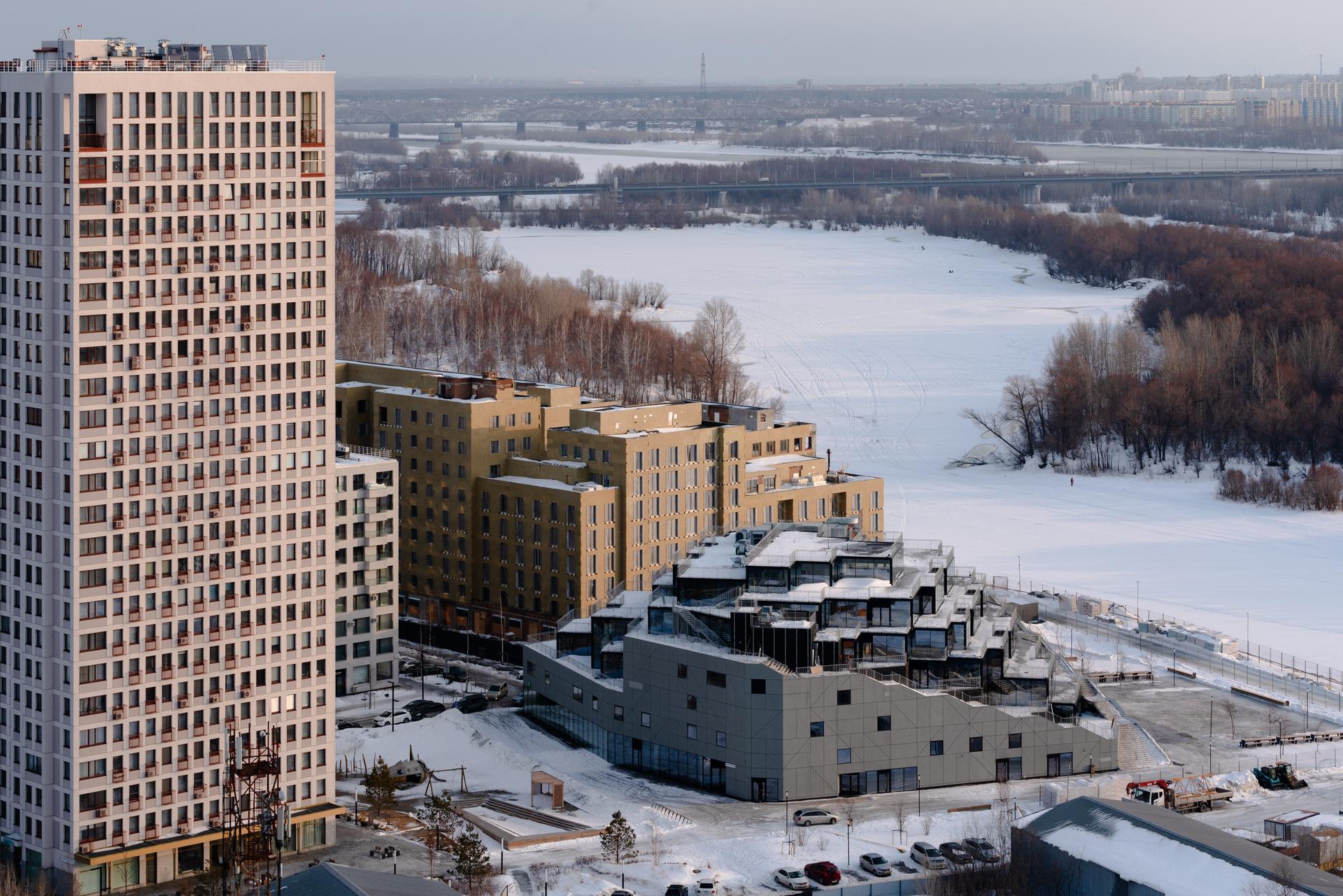 Multifunctional community center based on parking in the "European Riverfront" - image 3