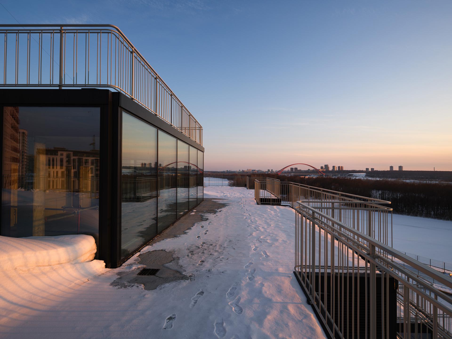 Multifunctional community center based on parking in the "European Riverfront" - image 4